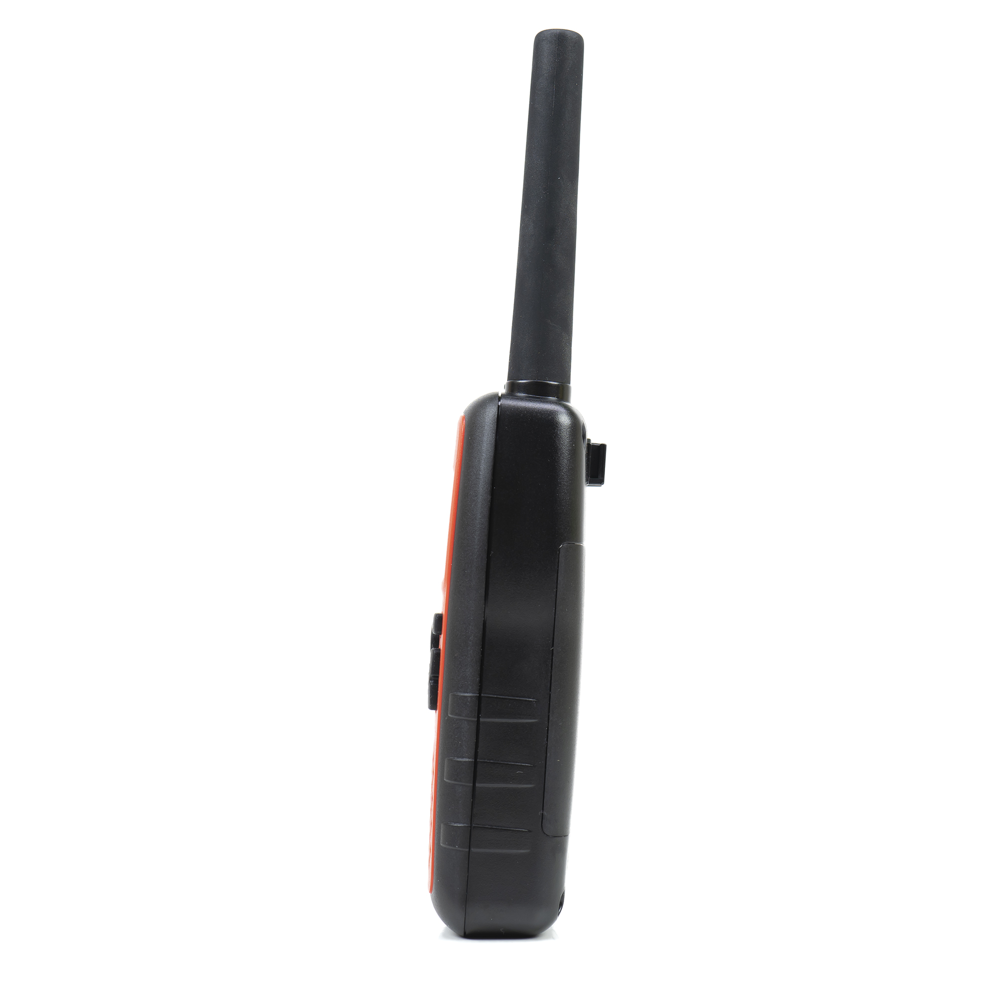 Schwarz-oranges Walkie-Talkie mit Antenne, isoliert auf weißem Hintergrund.