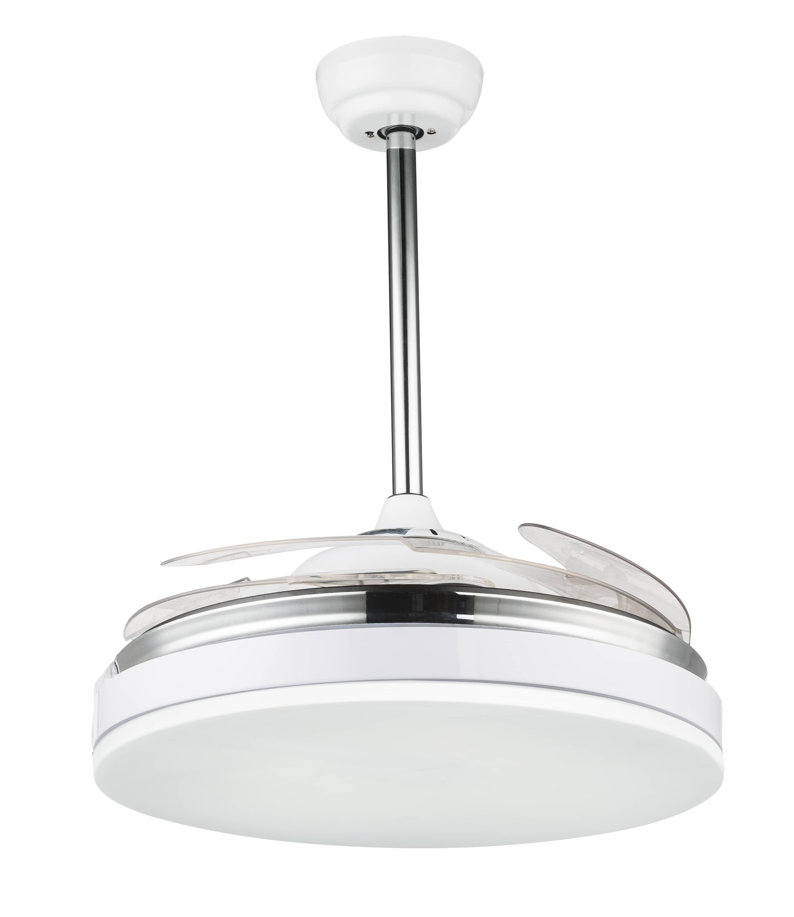 Weißer Deckenventilator mit einziehbaren Flügeln und einem zentralen Licht, das an einer Deckenstange hängt.