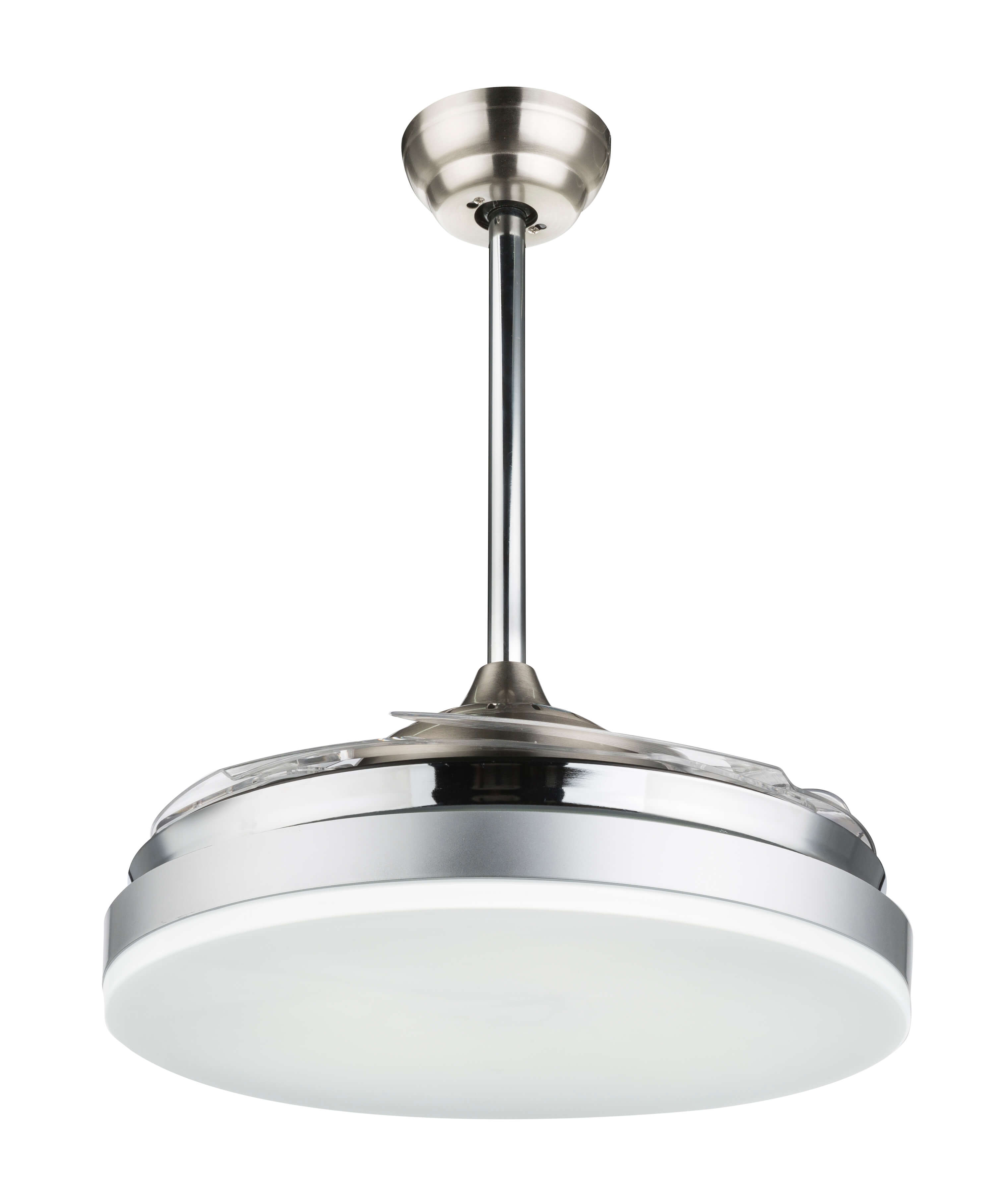 Ein silberner Deckenventilator mit runder Leuchte.