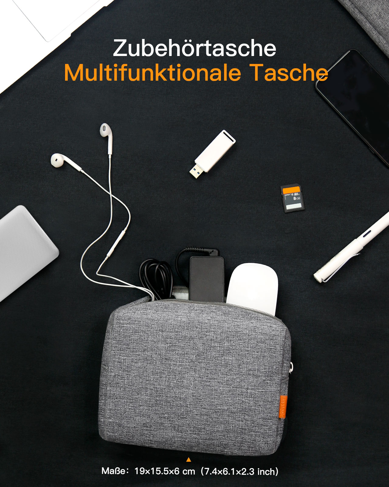 Eine graue Tasche mit verschiedenen kleinen technologischen Accessoires wie Kopfhörern.