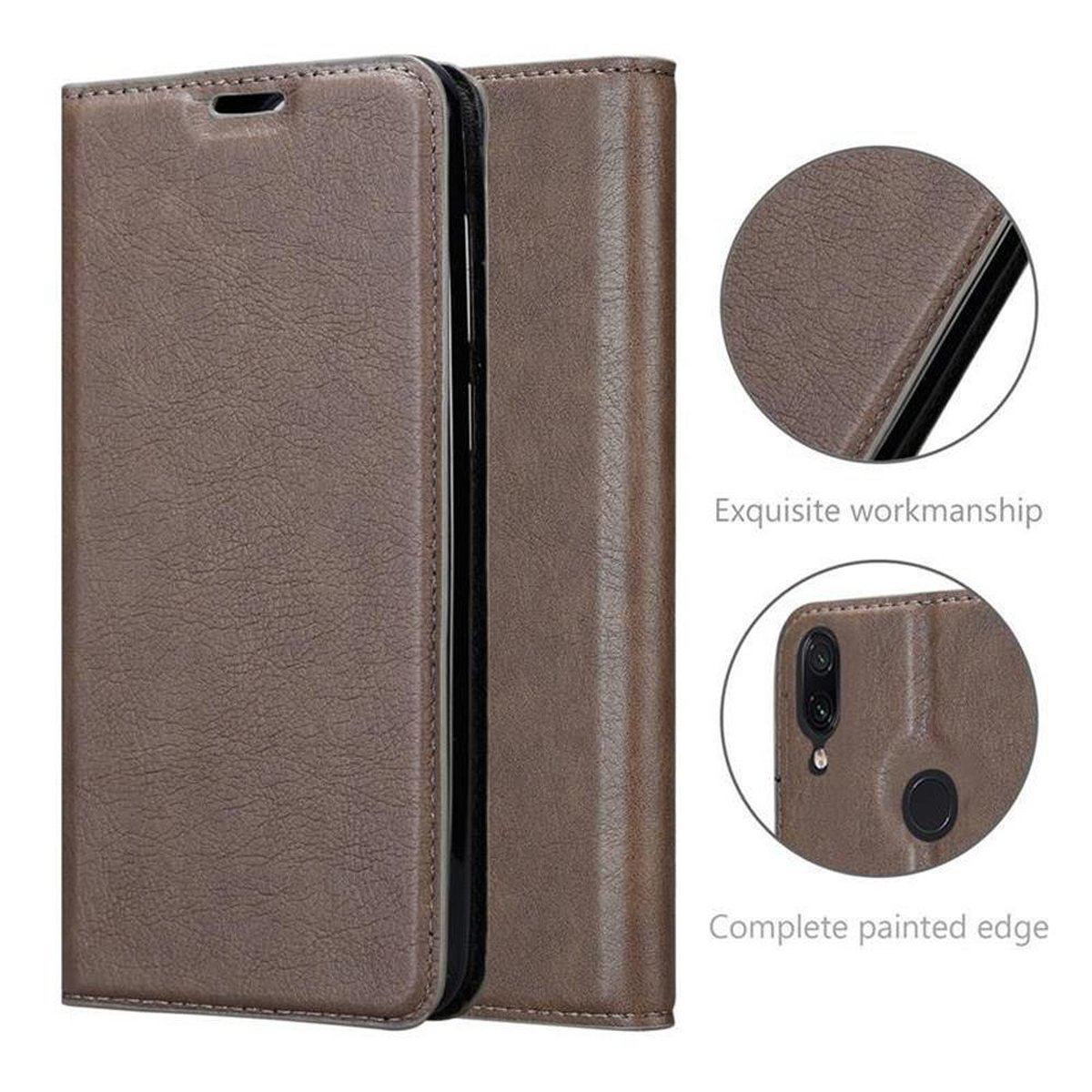 Braune Leder-Handyhülle, geöffnet, um das Innere zu zeigen. Details: exquisite Verarbeitung und komplett lackierter Rand.
