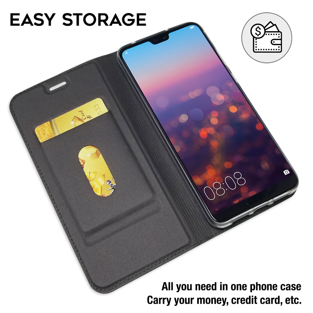 Téléphone dans un étui noir, ouvert, avec une carte de crédit visible, le tout sur fond sombre.
