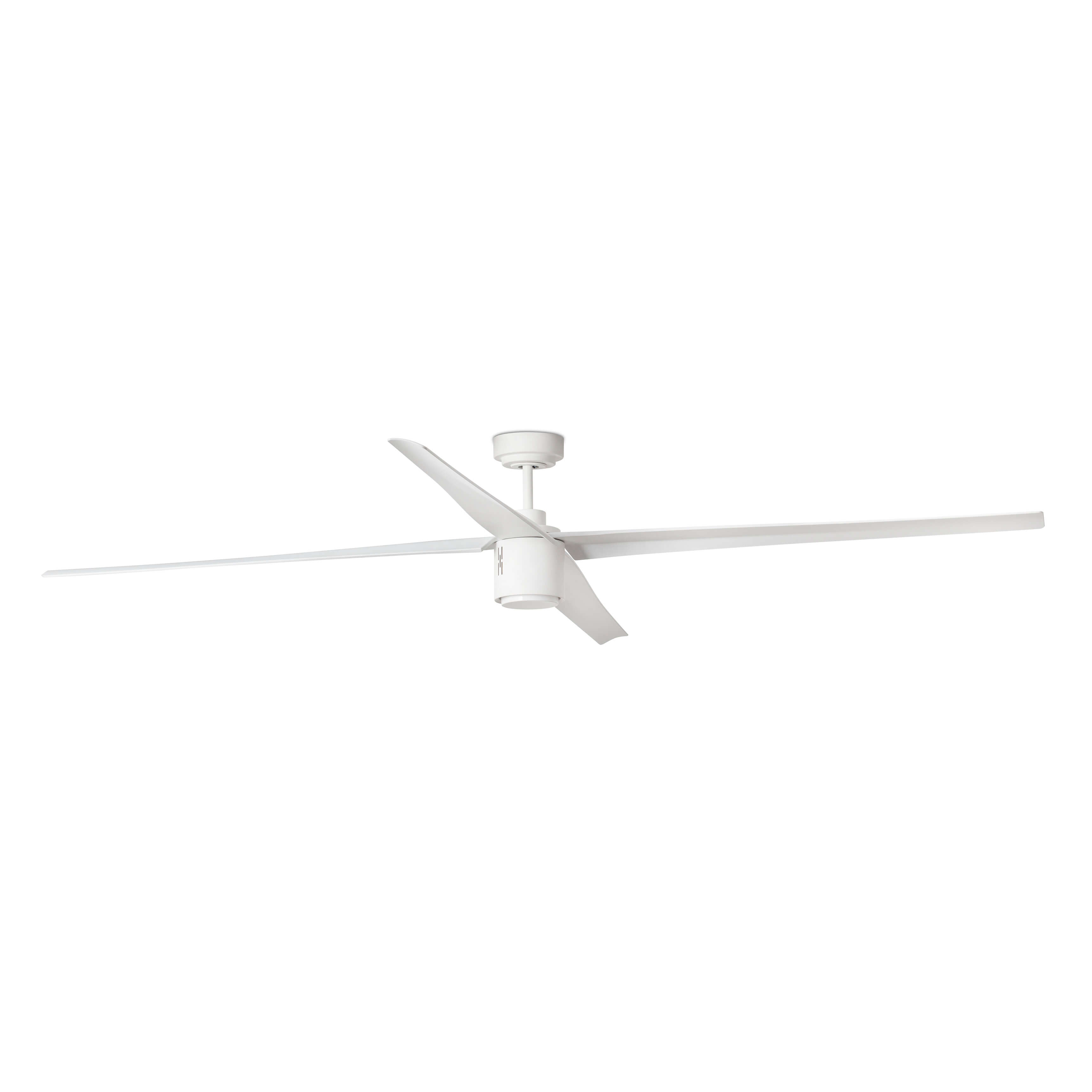 Ventilatore da soffitto bianco con quattro lunghe pale su sfondo bianco.