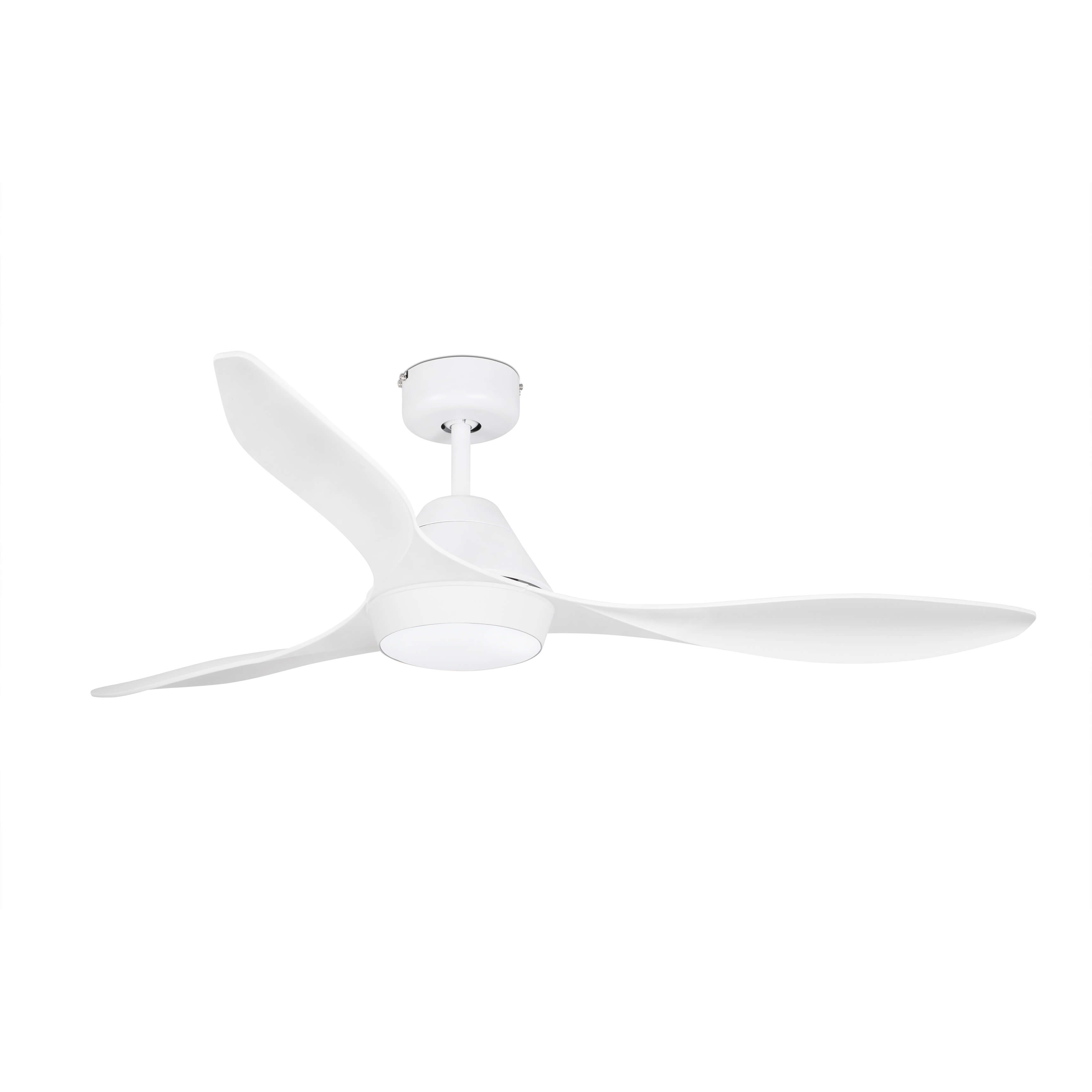 Ventilatore da soffitto bianco con tre pale curve, su sfondo bianco.