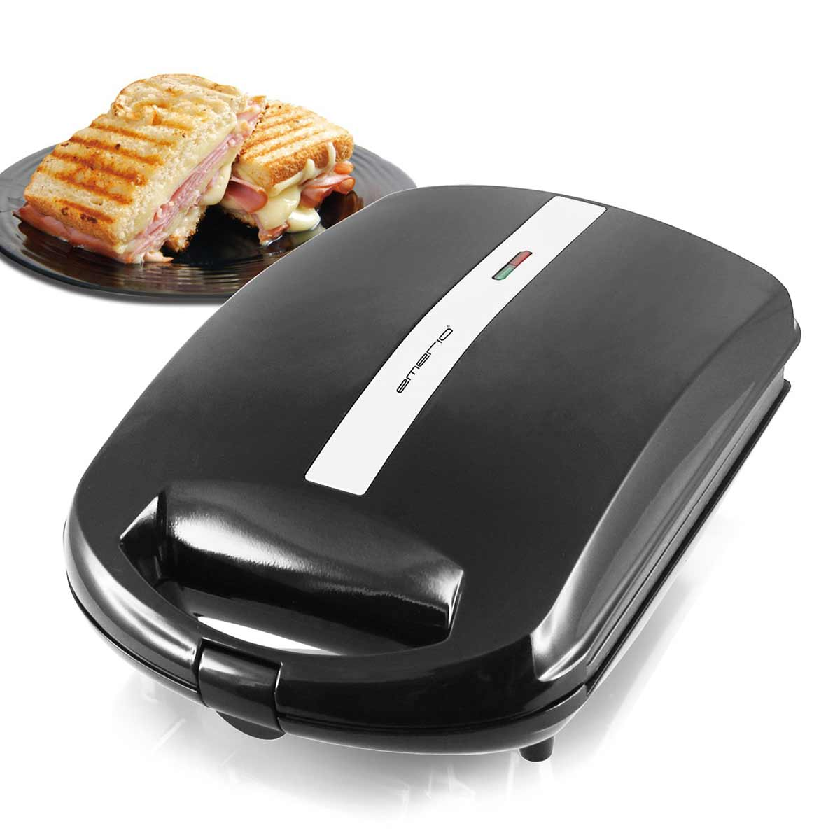 Ein schwarzer Sandwichmaker mit weißem Streifen und zwei Sandwiches auf einem Teller. Die Sandwiches sind gegrillt.