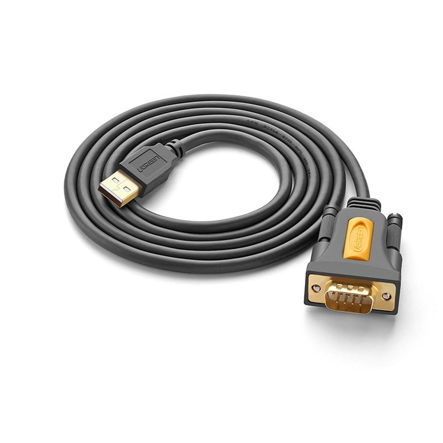 USB-zu-Seriell-Kabel. Graues Kabel mit UGREEN-Marke. USB- und serielle Anschlüsse sind sichtbar.