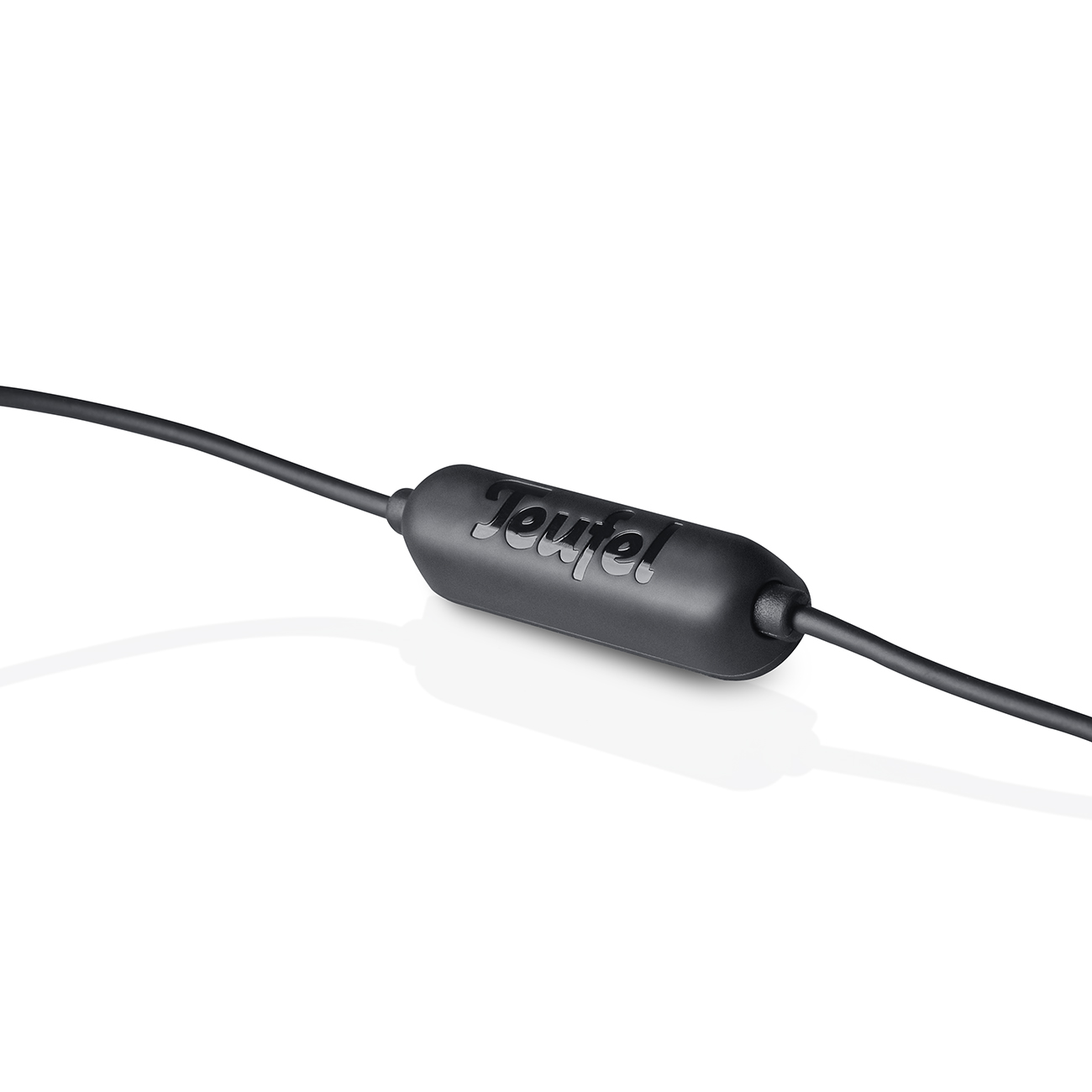 Schwarzes Kabel mit einem schwarzen Zylinder mit dem Wort "Teufel" darauf, auf weißem Grund.