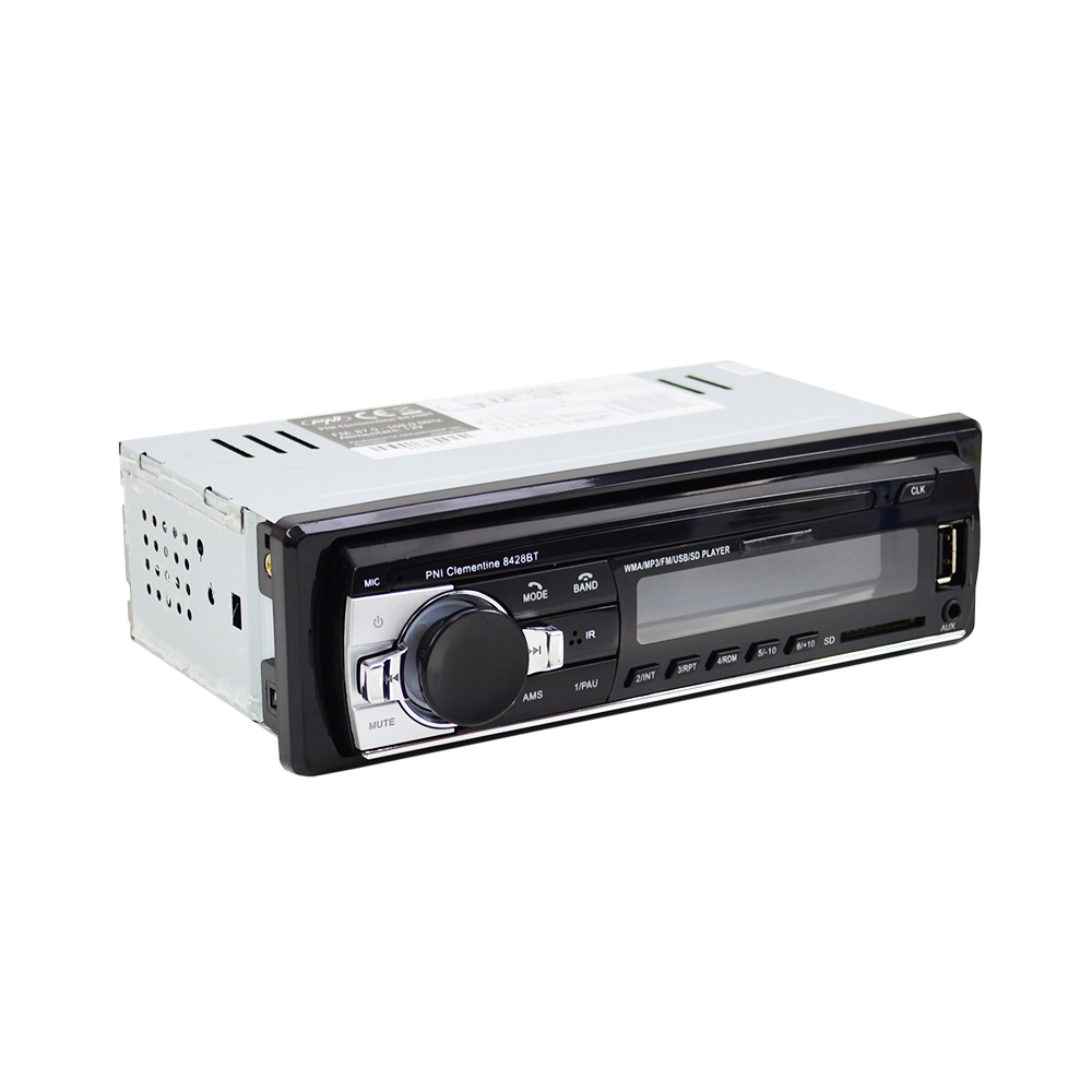 Autoradio, schwarz mit Knöpfen, einem Bildschirm und einem Drehknopf. Das Radio steht auf weißem Untergrund.