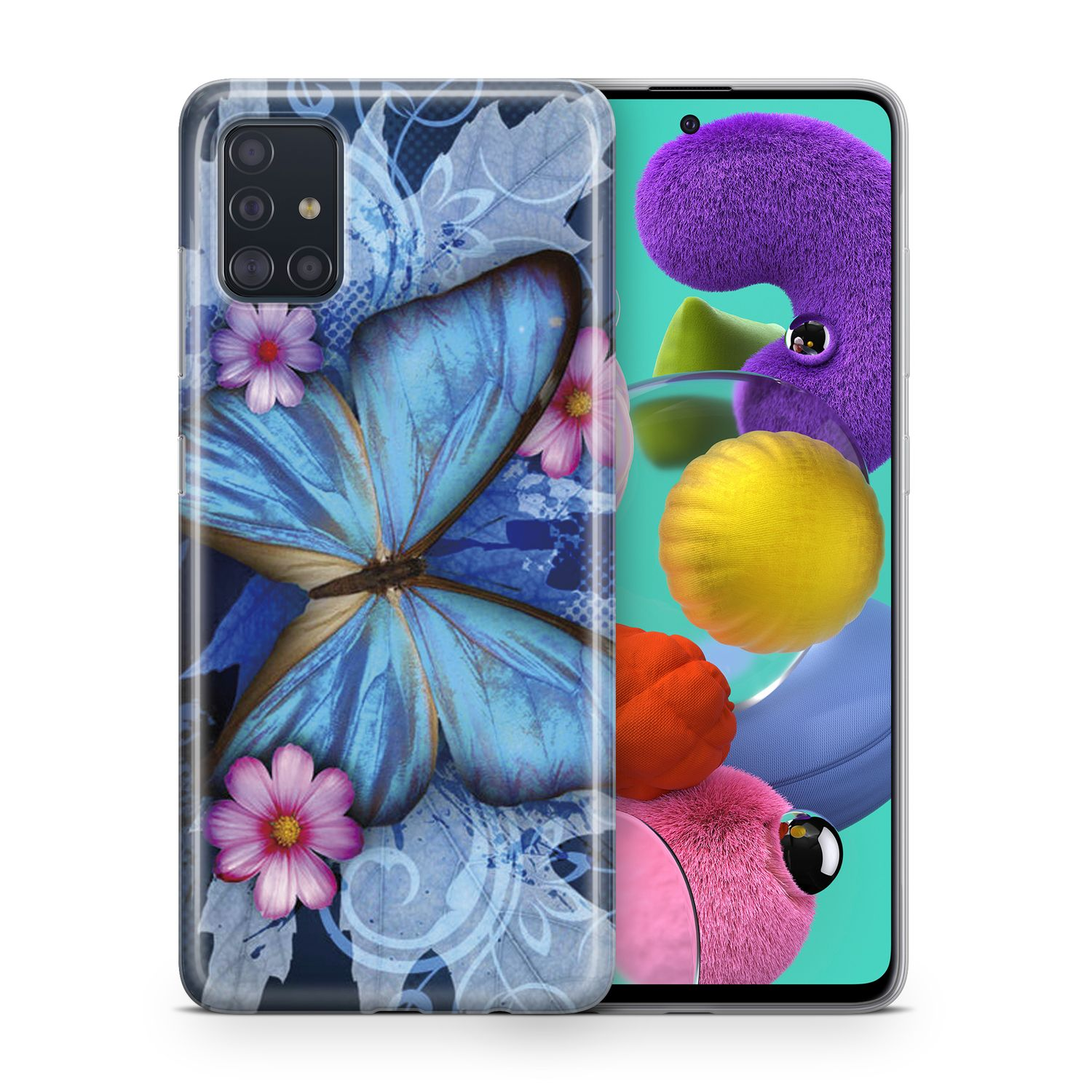 Handyhülle mit blauem Schmetterling, rosa Blumen und blauen Blättern. Das Telefon wird von einem pelzigen Wesen gehalten.