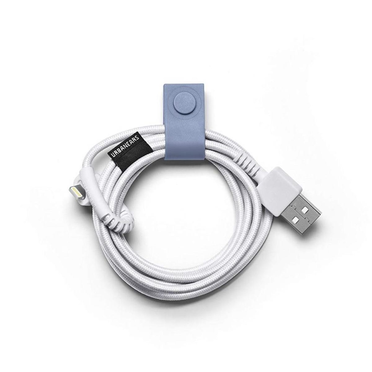 Weißes und graues geflochtenes USB-Kabel mit grauem Kabelorganisator. Weißer Hintergrund.