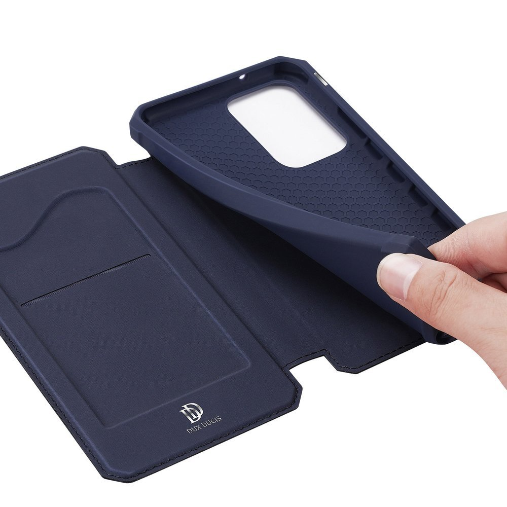 Geöffnete Handyhülle, zeigt das Innere und das Telefon. Blau mit DUX DUCIS Logo.