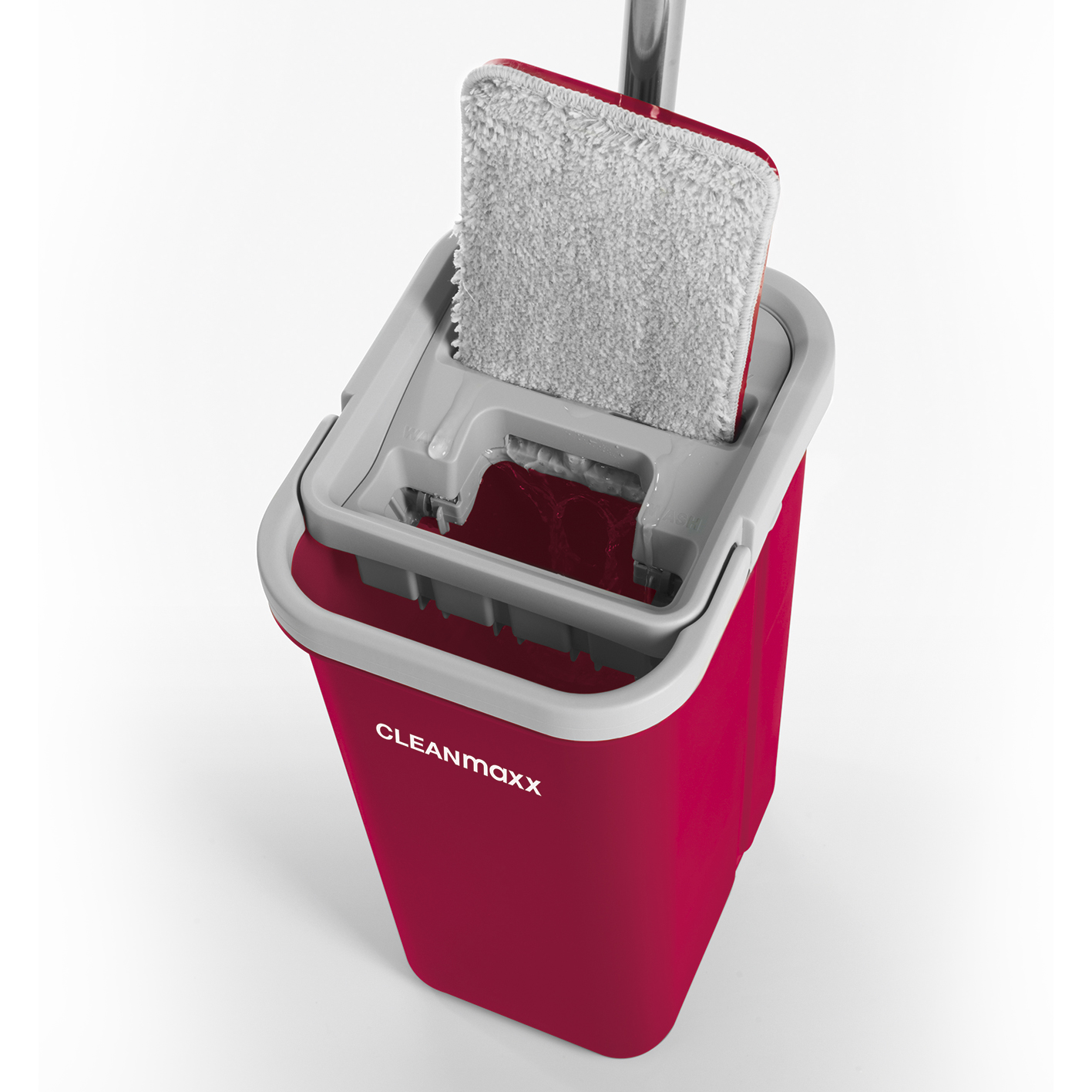 Secchio per mocio rosso e grigio con una testa per mocio. Il secchio ha un logo bianco: CLEANMAXX.