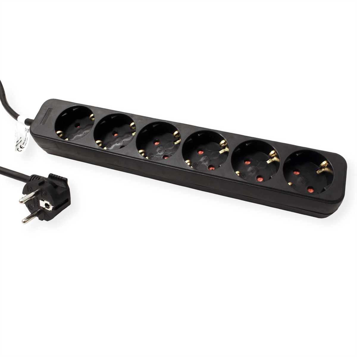 Schwarze Steckdosenleiste mit sechs Steckdosen, Stecker und schwarzem Kabel, weißer Hintergrund.