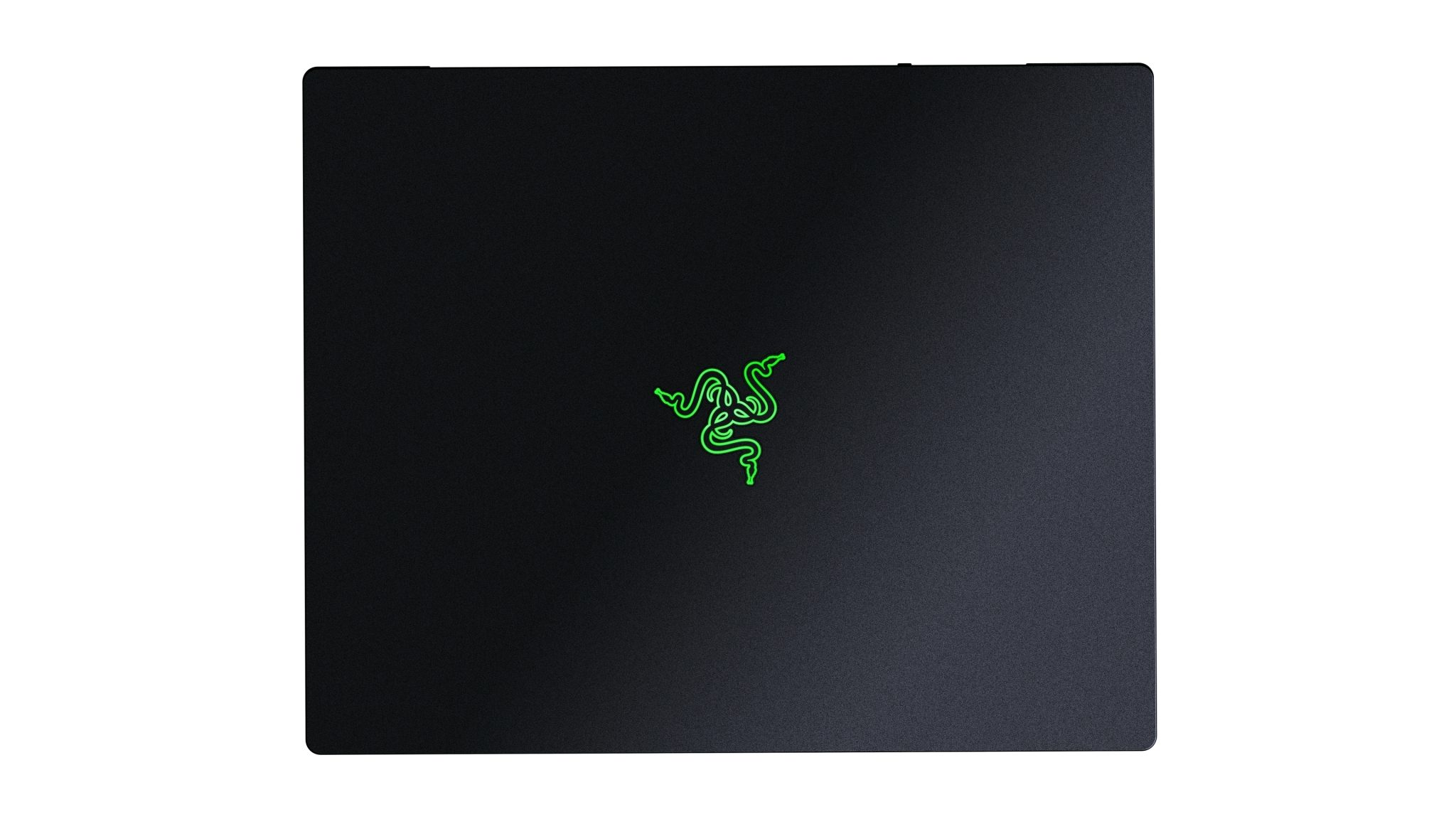 Czarny laptop z zielonym logo Razer, zamknięty, na białym tle.