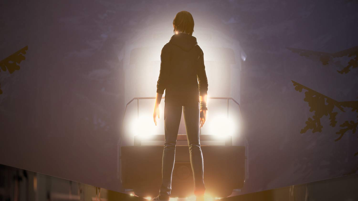 Eine Person steht vor einem hellen Licht und blickt auf einen Zug. Die Szene ist in warmes Licht getaucht.
