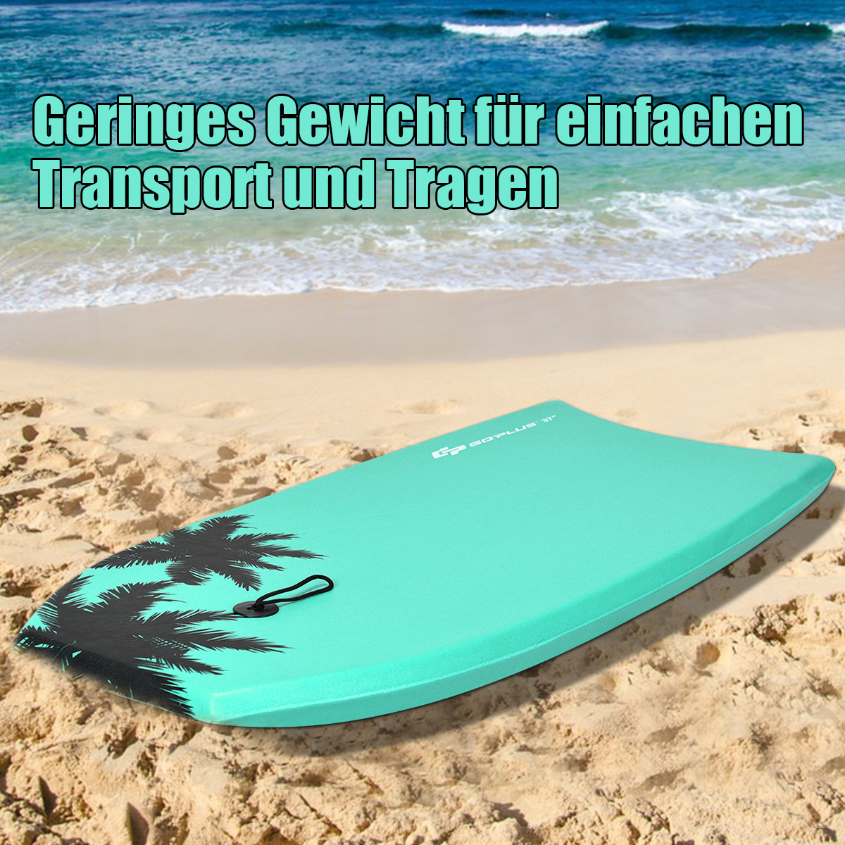 Ein türkisfarbenes Bodyboard an einem Sandstrand mit dem Ozean im Hintergrund. Palmen-Design.