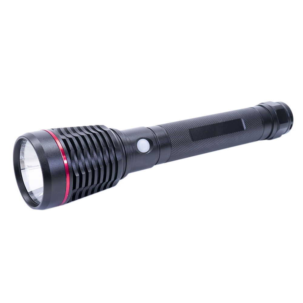Schwarze Taschenlampe mit rotem Zierring, Ein-/Aus-Taste und strukturierter Griff, auf weißem Hintergrund.