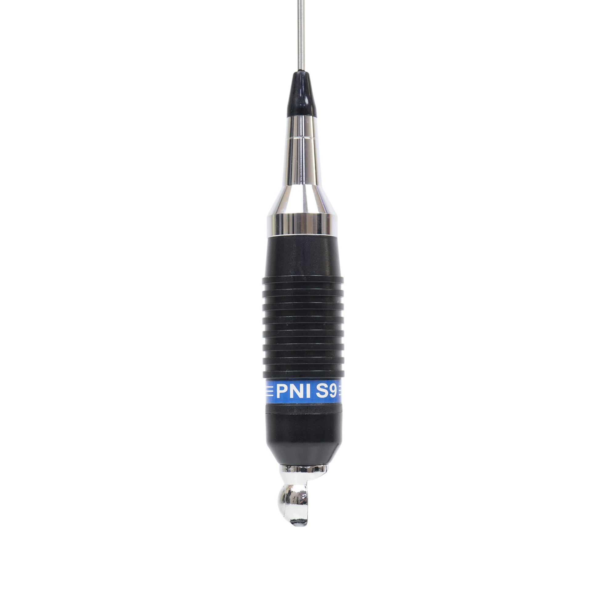 Eine schwarz-silberne Antenne mit einem blauen PNI S9-Etikett. Es ist auf weißem Hintergrund.