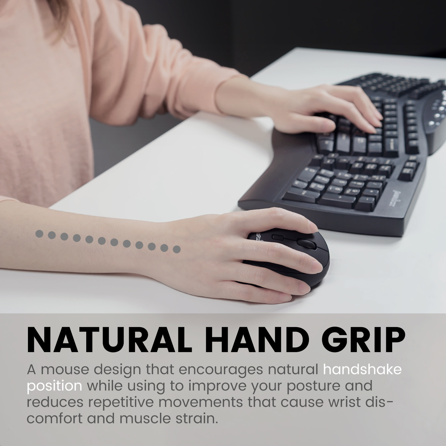 Handen gebruiken een muis en toetsenbord. De tekst onderaan is Natural Hand Grip.