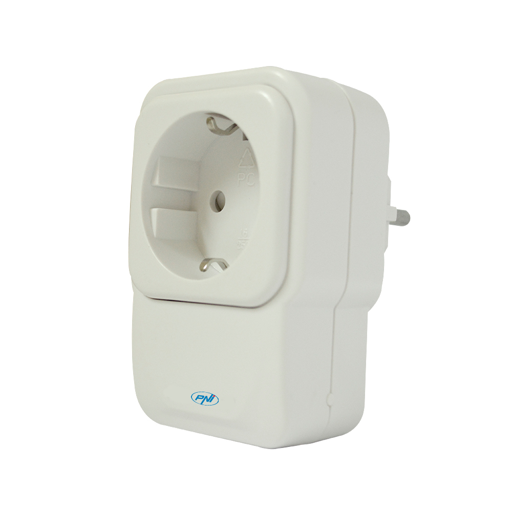 Weißer Adapter mit Steckdose und Stecker, schräge Ansicht, einfaches Design.