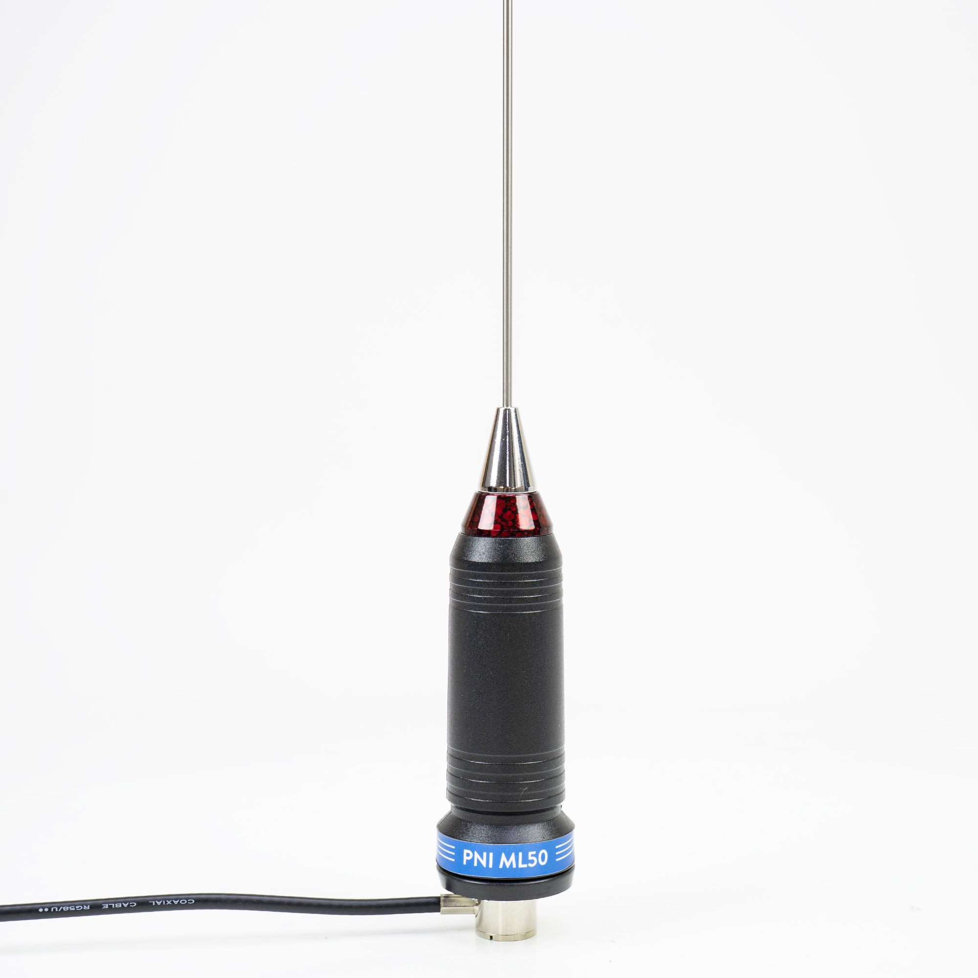 Schwarze und silberne Antenne mit PNI ML50-Etikett, verbunden mit einem schwarzen Kabel auf weißem Hintergrund.