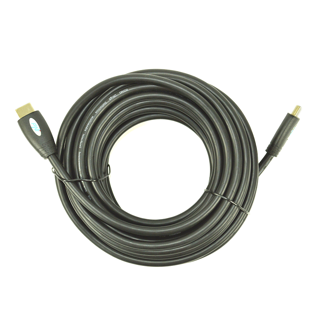 Schwarzes HDMI-Kabel, aufgerollt, mit Steckern an beiden Enden, isoliert.