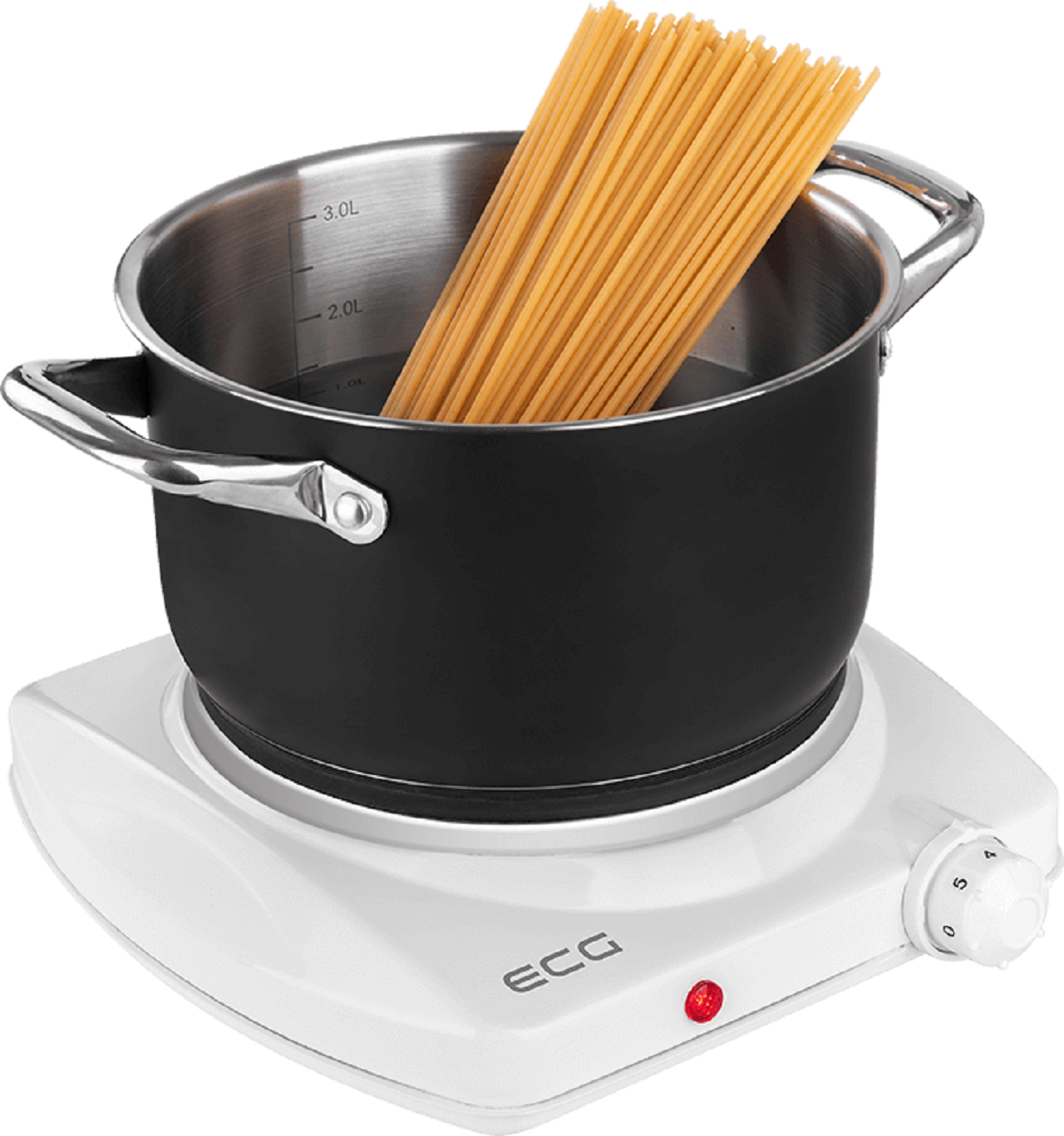 Garnek z wodą i spaghetti na białej płycie.