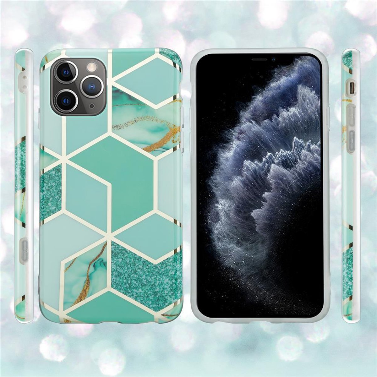 Custodia per telefono con un design geometrico turchese. Il telefono è nella custodia, sfondo cielo nuvoloso visibile.