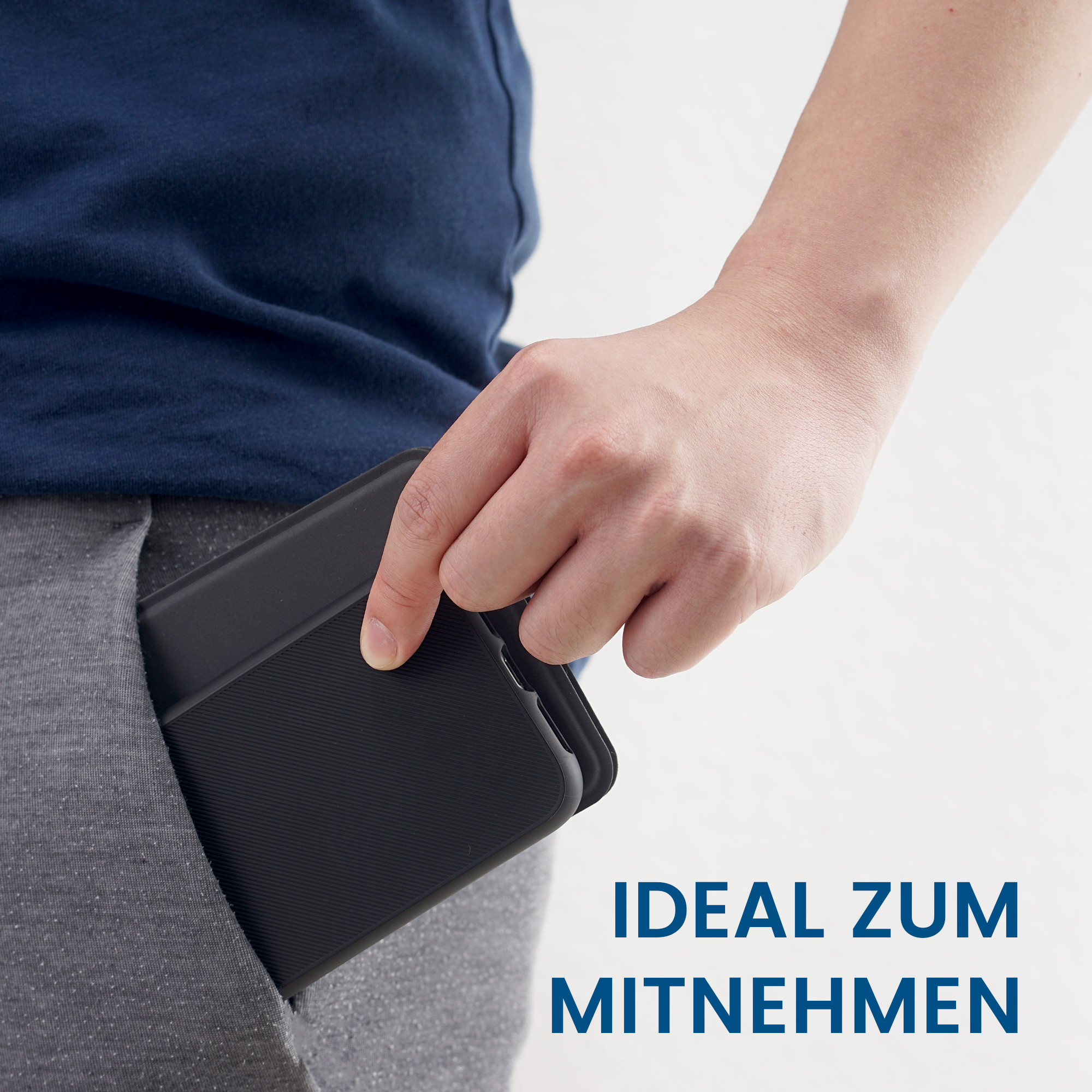 Person legt schwarzes Telefon in die Tasche. Text: 'Ideal zum Mitnehmen'.