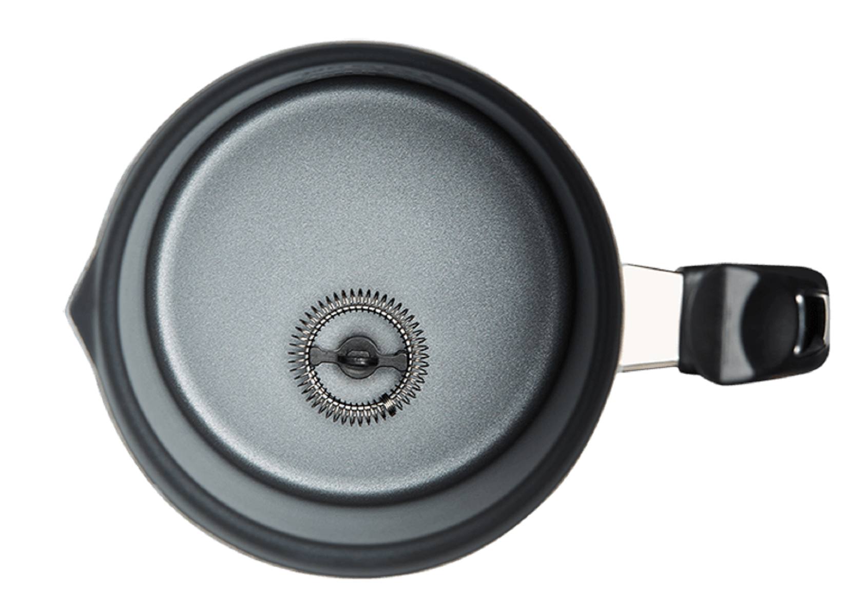 Widok z góry na czarny spieniacz do mleka z trzepaczką pośrodku, na białej powierzchni.