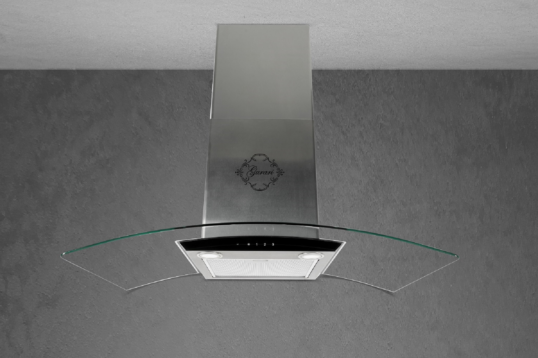 Eine Dunstabzugshaube aus Edelstahl mit gewölbtem Glasboden. Der Hintergrund ist eine graue Wand.