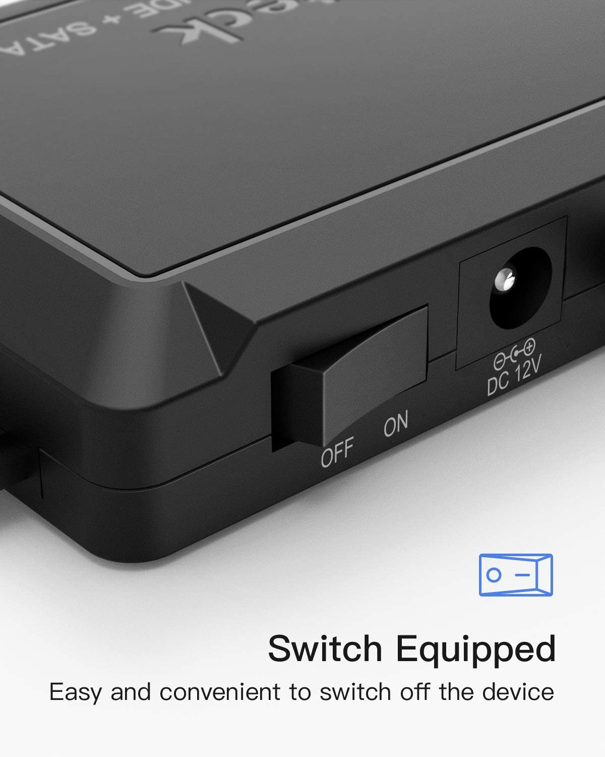 Ein schwarzes Gerät mit einem Ein-/Ausschalter und einem Netzteilanschluss. 'Switch Equipped' ist beschriftet.