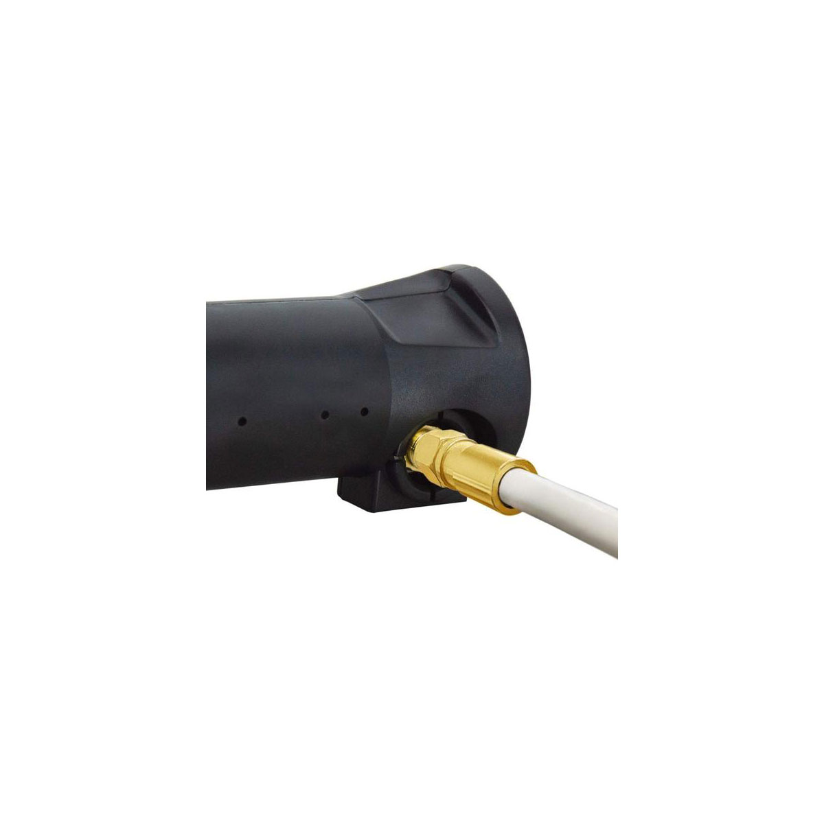 Ein schwarzes Objekt mit einem goldenen Stecker, der an einen weißen Schlauch angeschlossen ist, vor weißem Hintergrund.