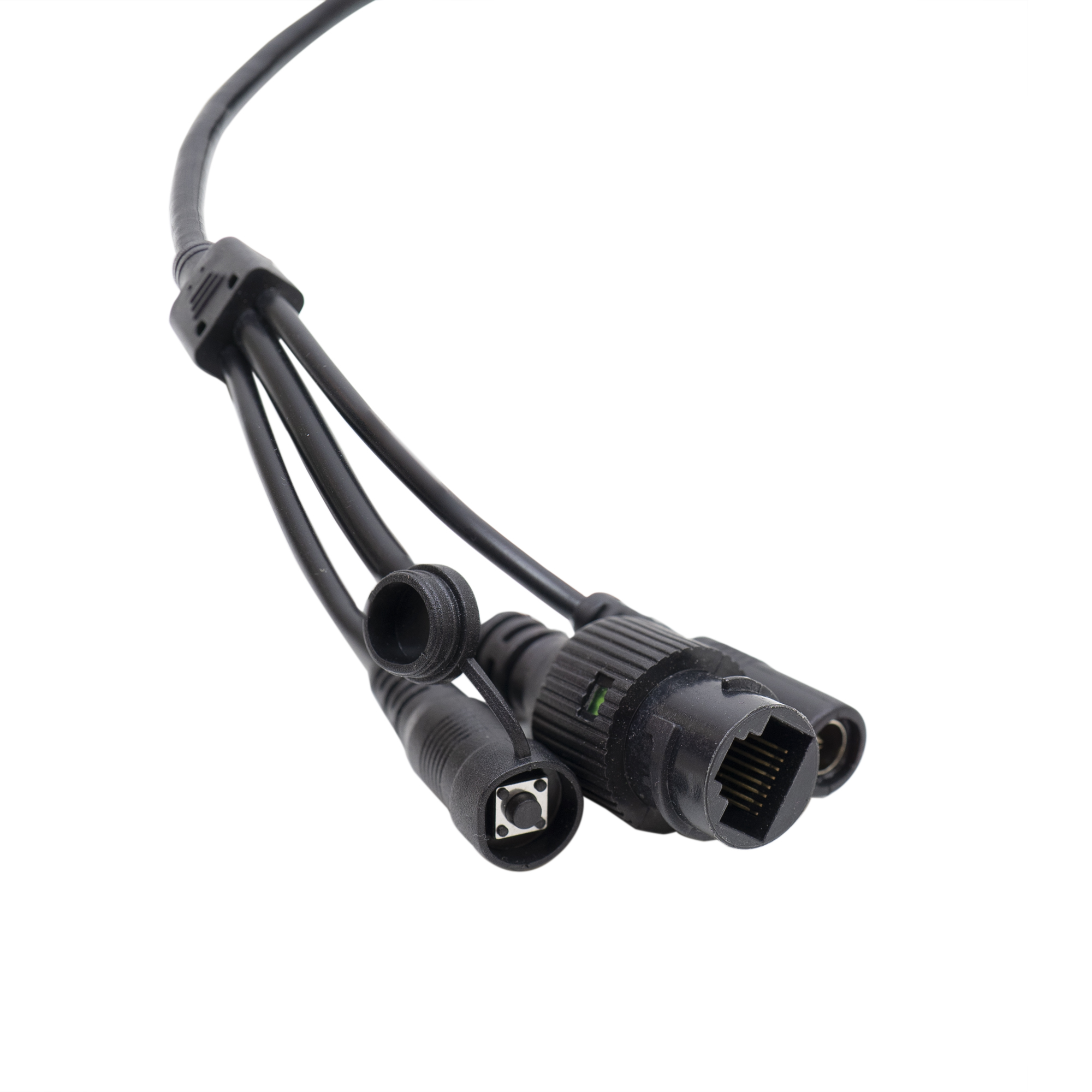 Schwarzes Mehrdrahtkabel mit Anschlüssen, einschließlich eines Ethernet-Ports und eines kleinen Knopfanschlusses.