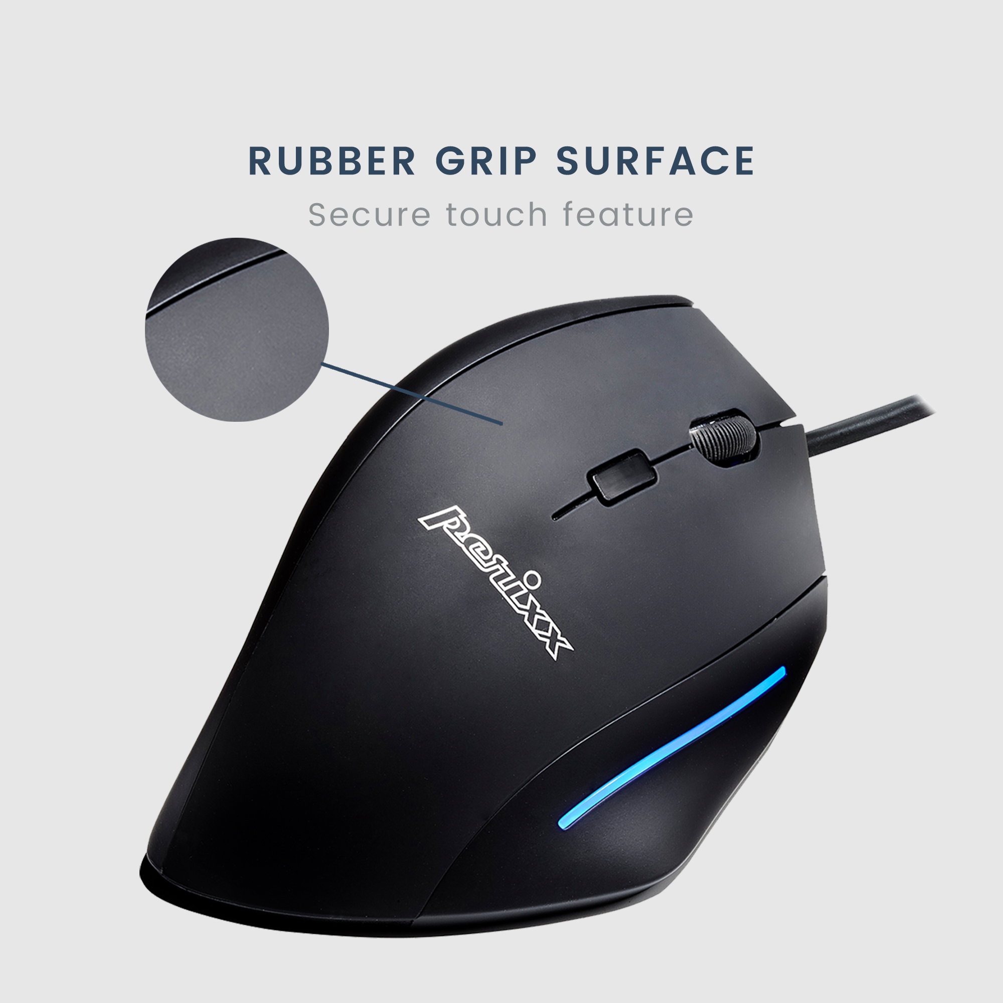Schwarze ergonomische Maus mit gummierter Grifffläche und blauem Licht unten.