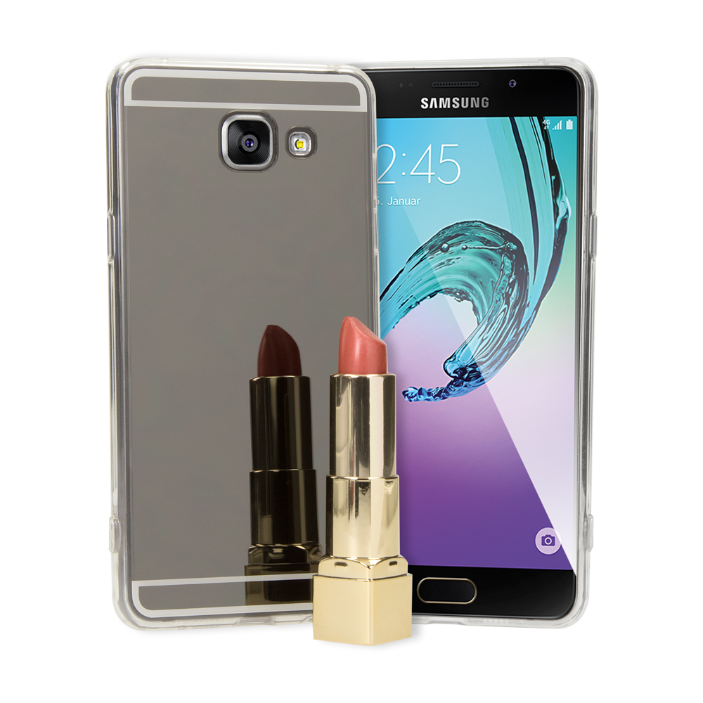 Ein Samsung-Handy mit Hülle, Lippenstift und Spiegelhülle auf Weiß.