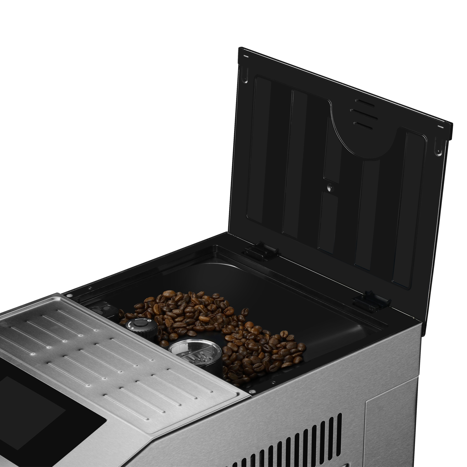 Kaffeebohnen in einer Kaffeemaschine. Oberer Deckel offen, silberne und schwarze Maschine.