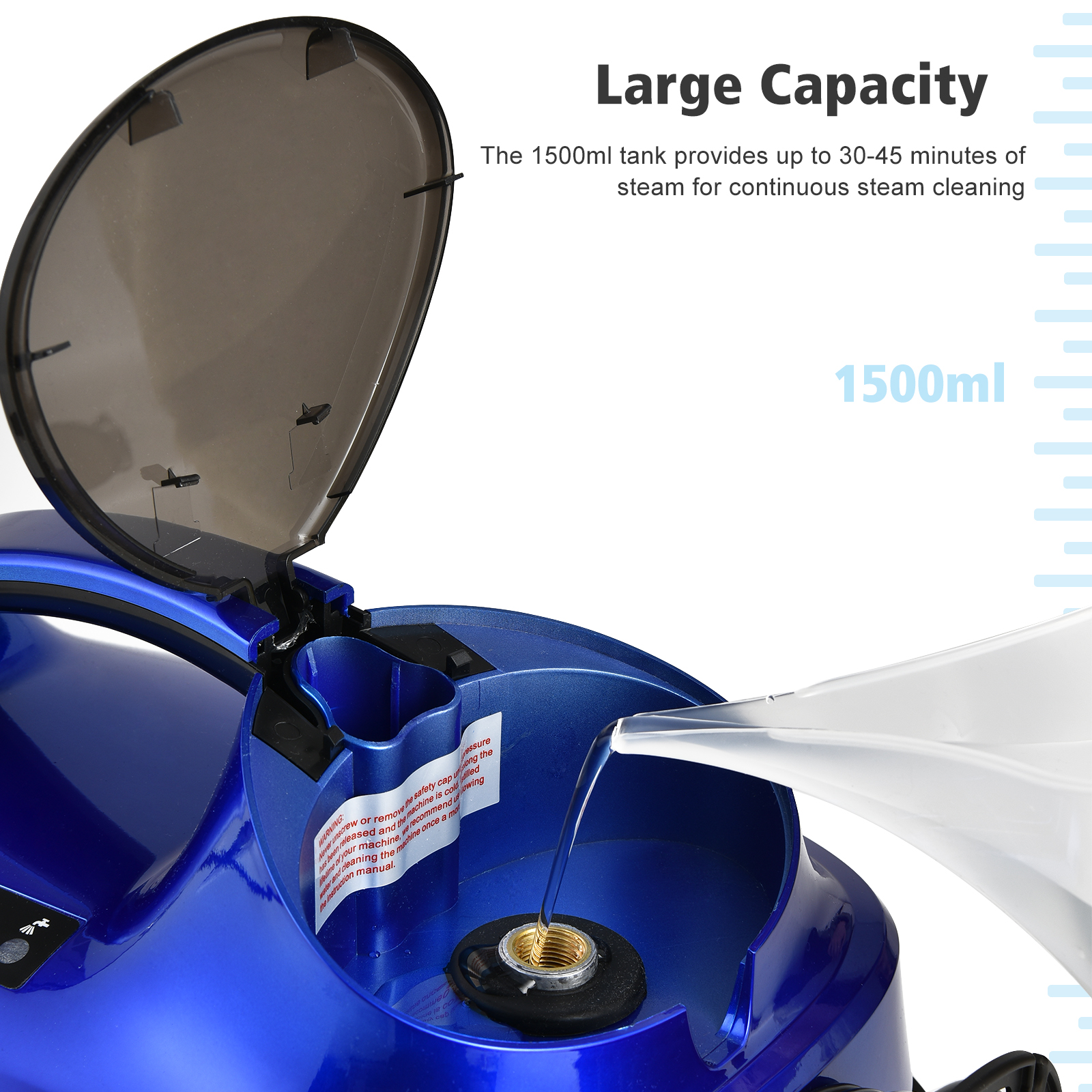 Ein blauer Dampfreiniger mit offenem Deckel und eine Flasche, die Wasser in den Tank gießt. Text: 'Large Capacity'.