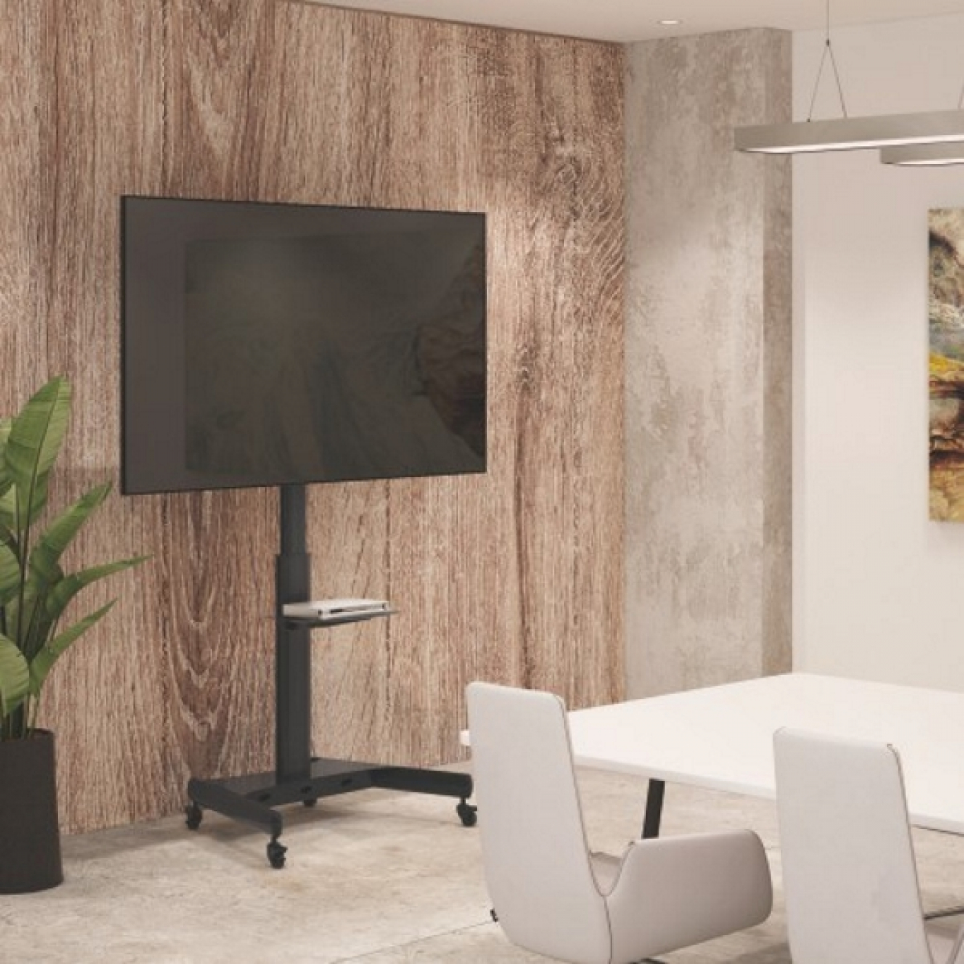 Ein Fernseher auf einem schwarzen Ständer mit Ablage. Der Hintergrund ist eine Holzwand und eine weiße Wand.