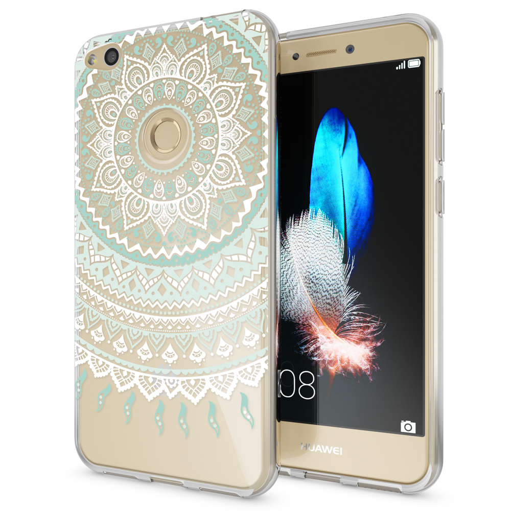 Un teléfono dorado con una funda con diseño de mandala sobre fondo blanco.