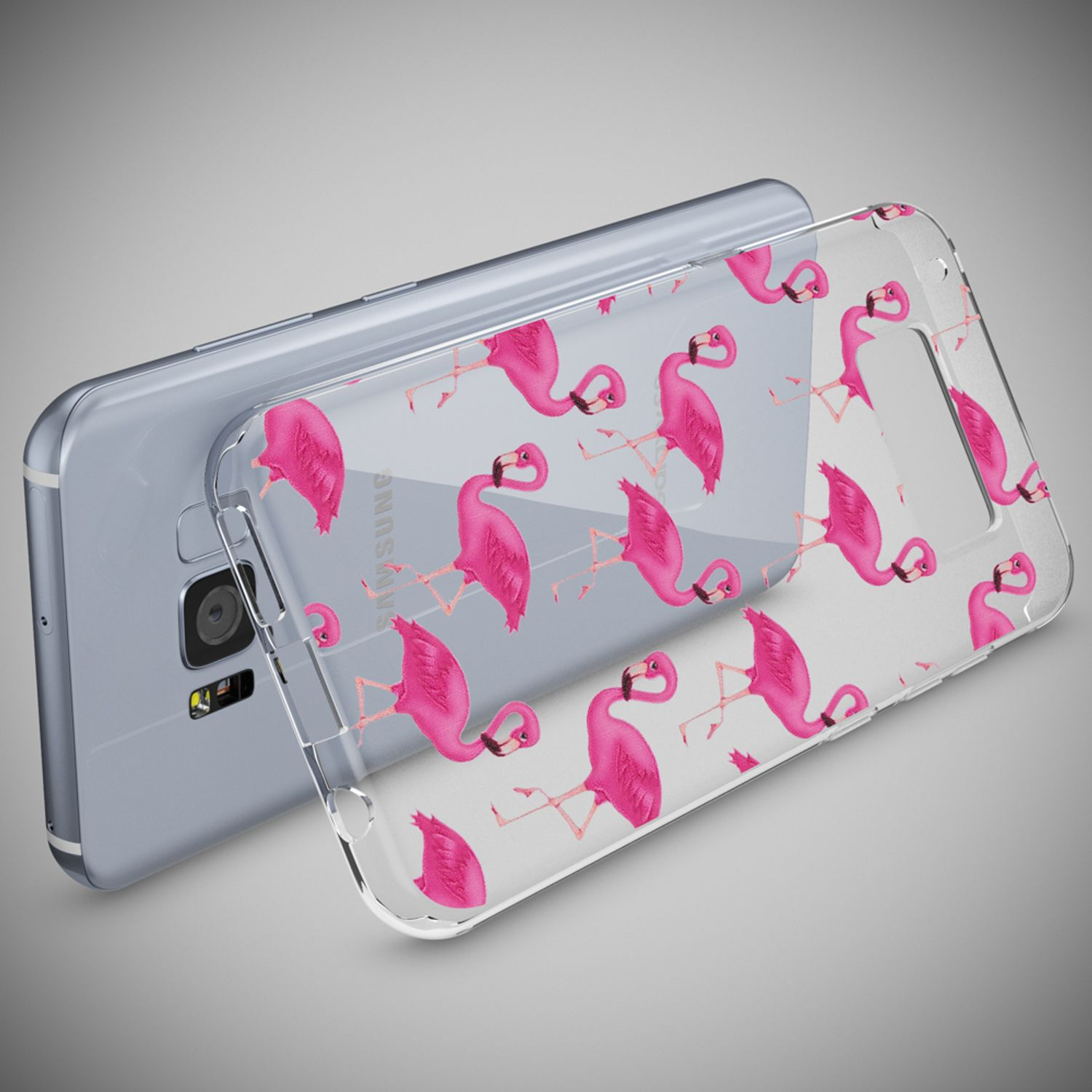 Silbernes Telefon mit Flamingo-Design-Hülle. Die Hülle befindet sich auf dem Telefon. Das Telefon befindet sich auf grauem Hintergrund.
