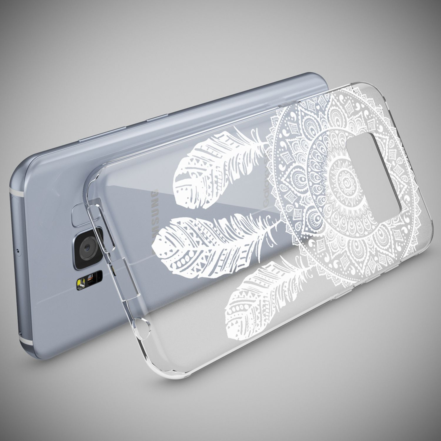 Handyhülle mit weißen Federn und einem Mandala-Design. Das Telefon ist grau.