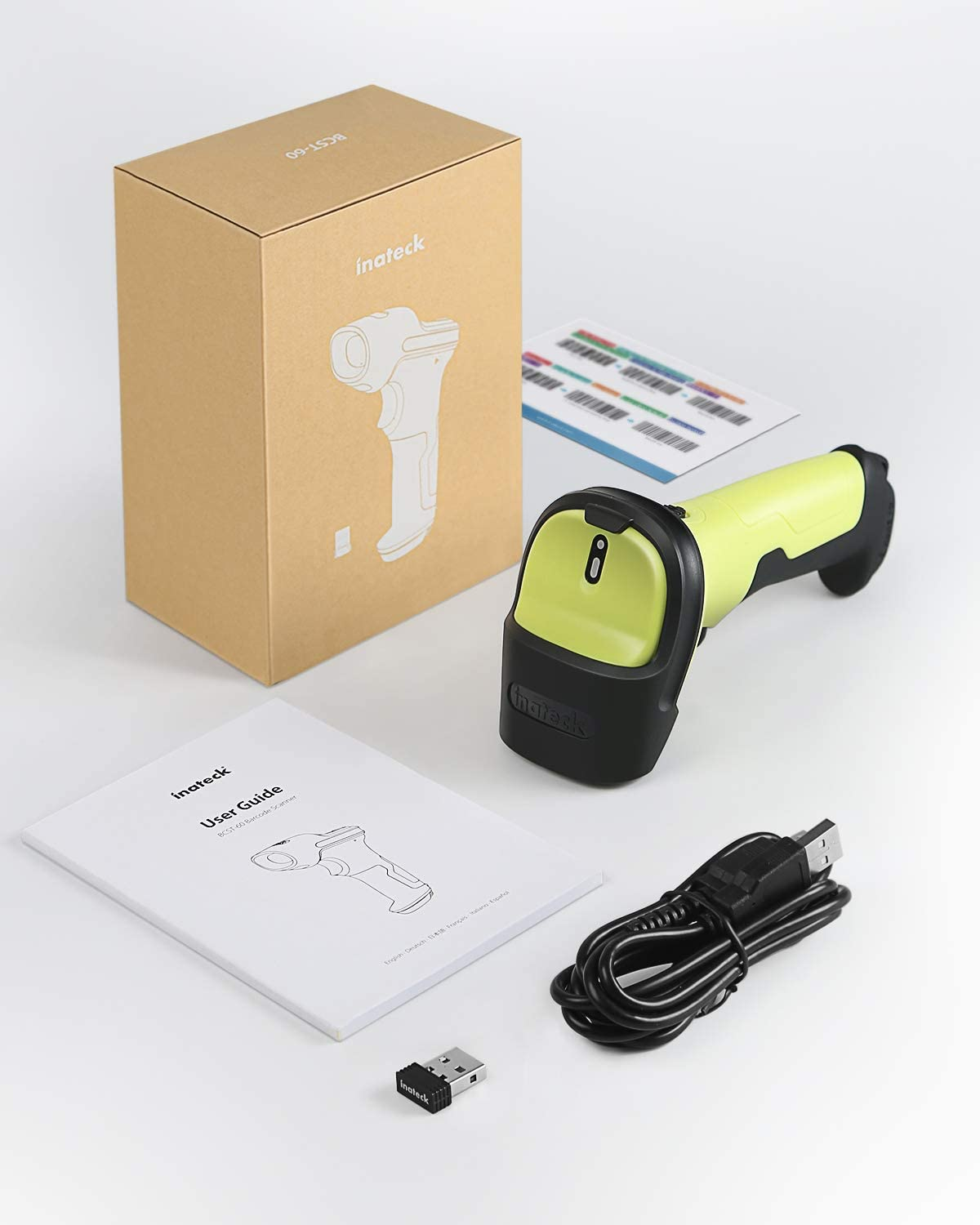 Barcodescanner, Box, Benutzerhandbuch und USB-Kabel liegen auf weißem Untergrund.