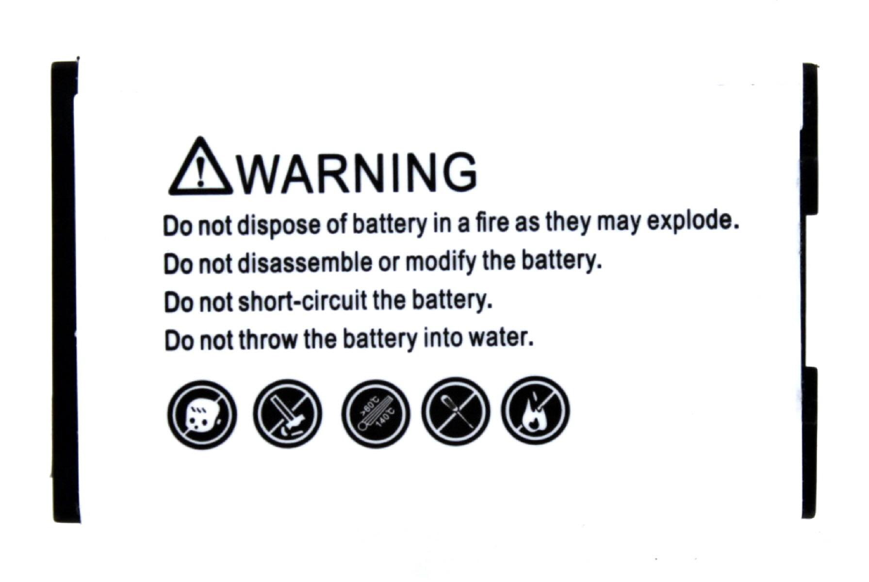 Eine weiße Batterie mit Warntext. Warnsymbole sind ebenfalls vorhanden.