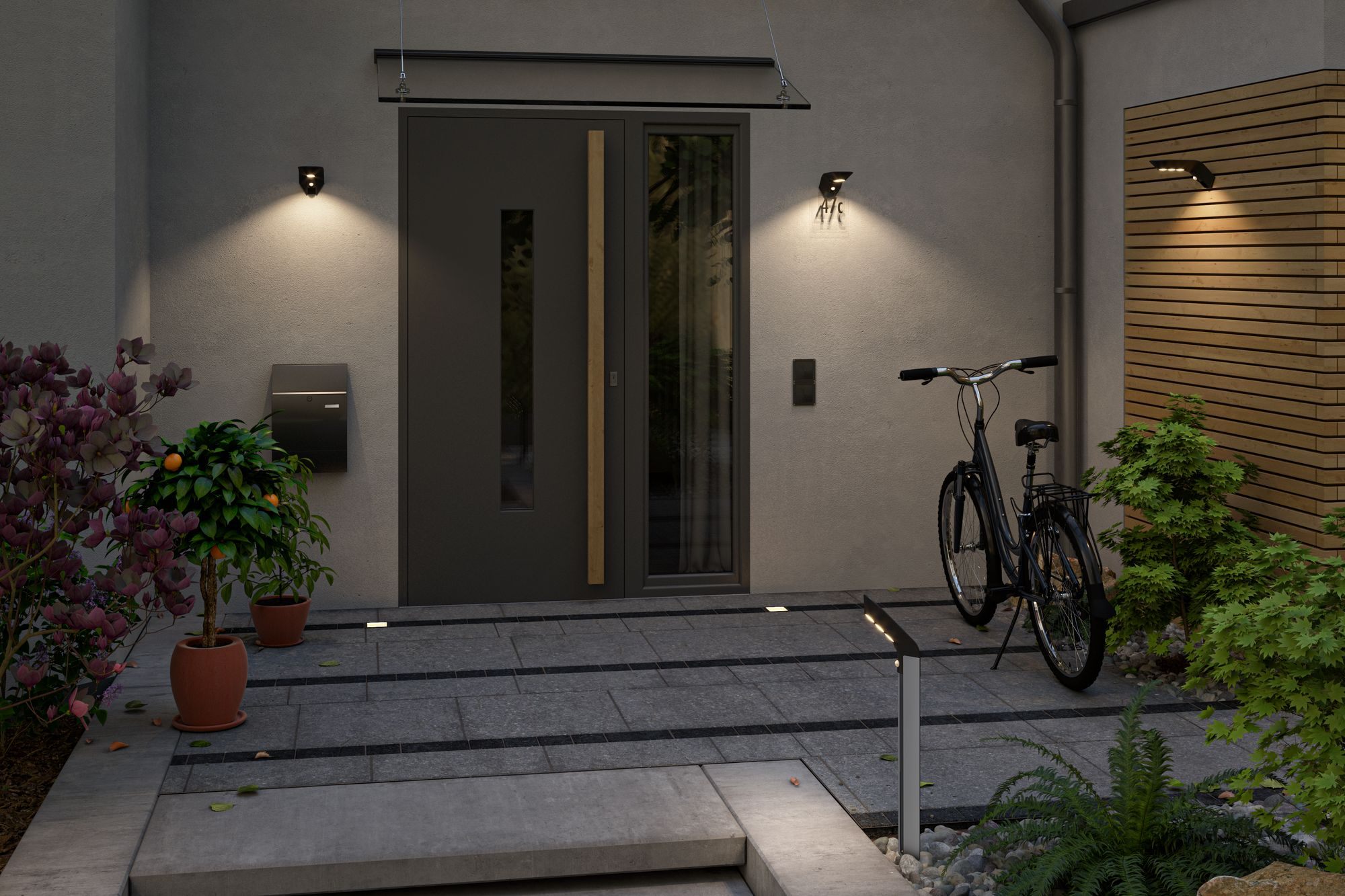 Wejście do domu z drzwiami, światłami, rowerem i roślinami. Scena oświetlona światłami zewnętrznymi o zmierzchu.