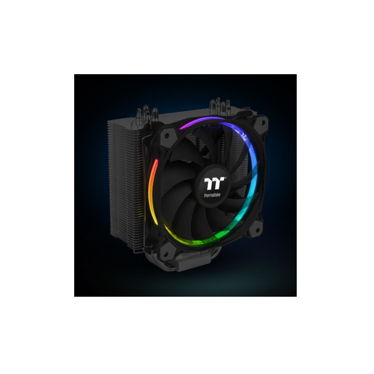 Refroidisseur PC noir avec lumières arc-en-ciel. Dissipateur gris, ventilateur noir.