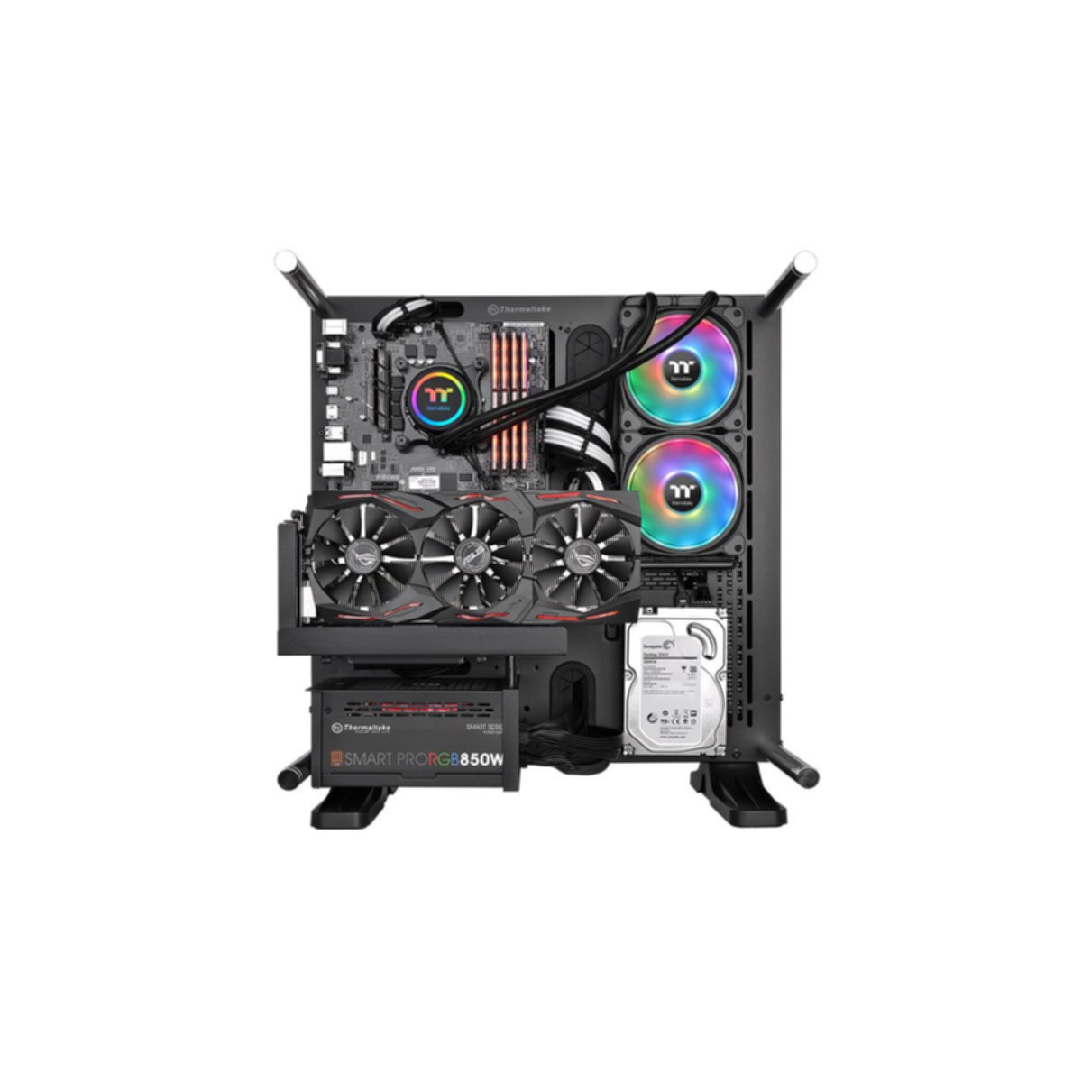 Case del computer con componenti all'interno: scheda madre, GPU, ventole, disco rigido, alimentatore.