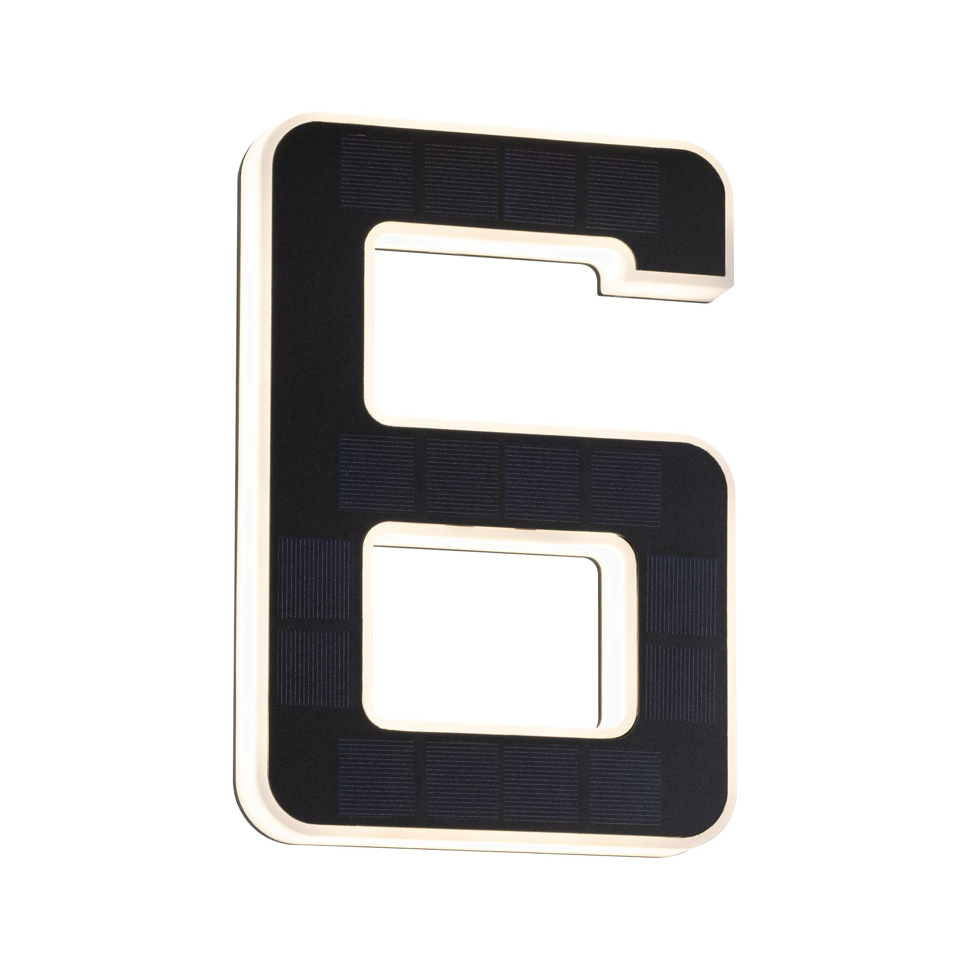 Numer domu 6 zasilany energią słoneczną. Jest czarny z białym obrysem i powierzchnią paneli słonecznych.