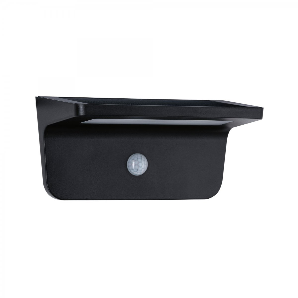 Czarna zewnętrzna lampa solarna, zamontowana na białej ścianie. Posiada czujnik ruchu.