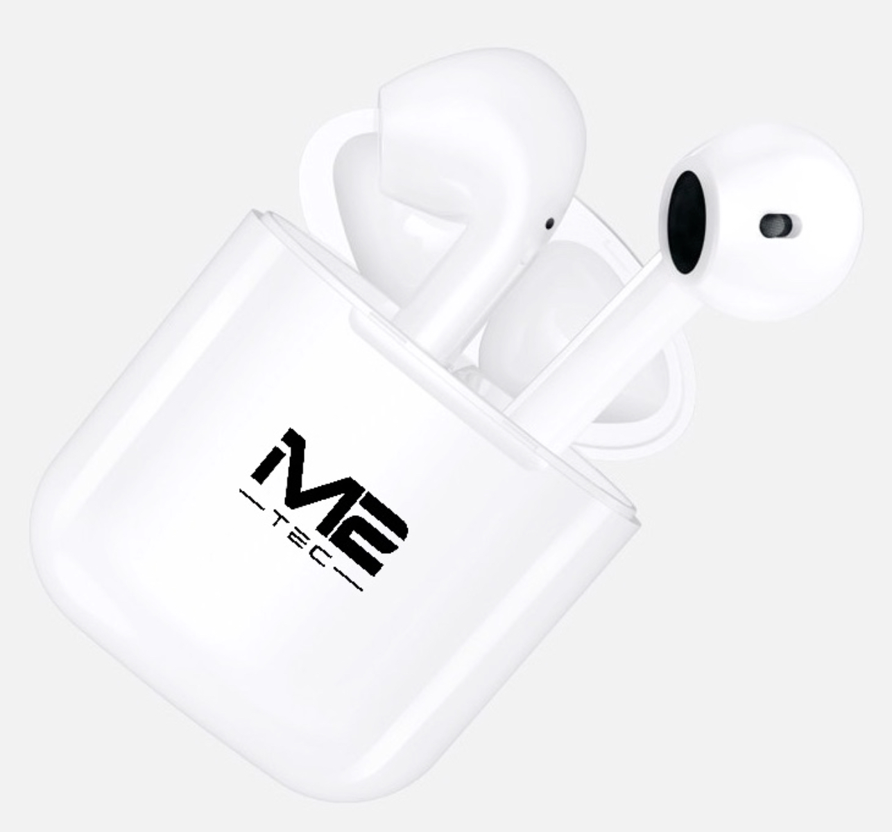 Weiße Ohrhörer in einem weißen Ladecase mit schwarzem ME-TEC Logo.
